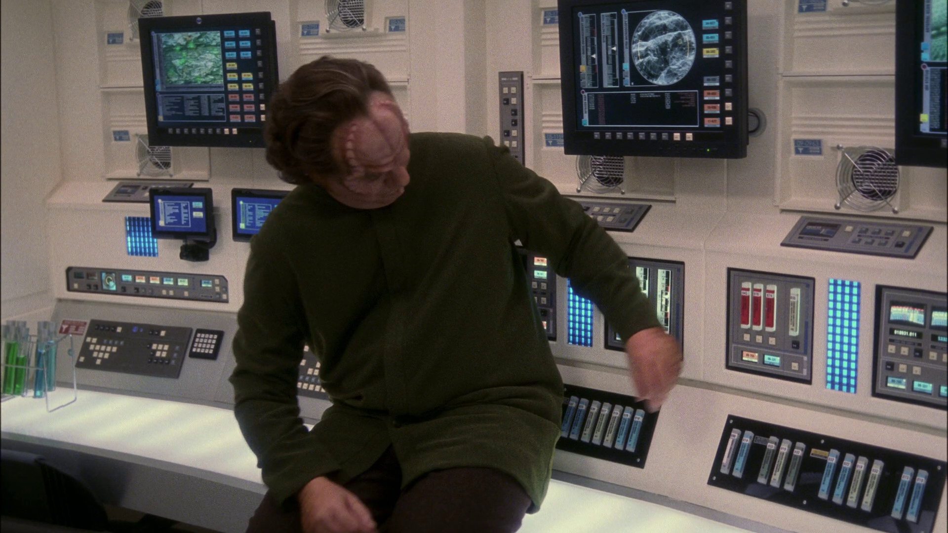 extant_StarTrek_ENT_1x13-DearDoctor_3541.jpg