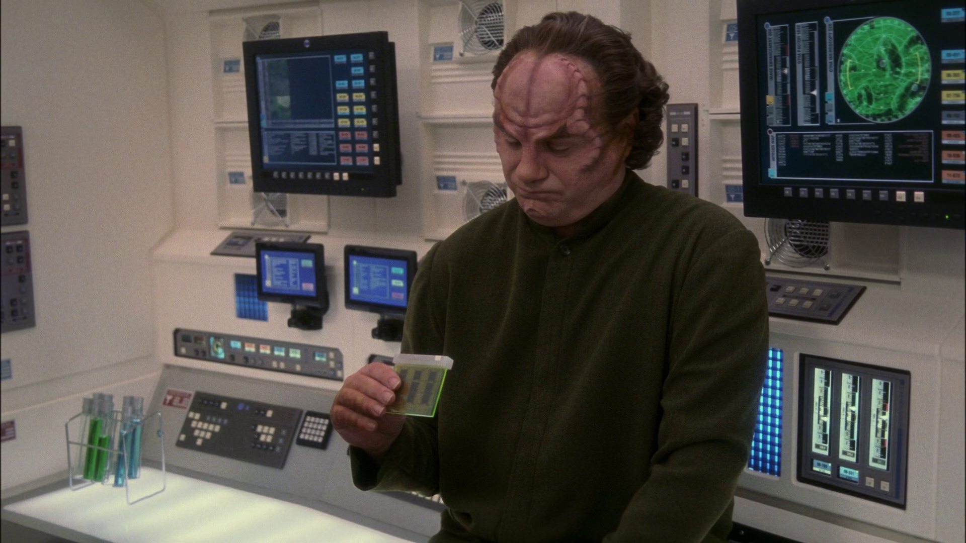 extant_StarTrek_ENT_1x13-DearDoctor_3546.jpg