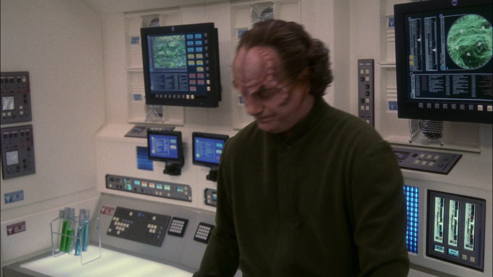 extant_StarTrek_ENT_1x13-DearDoctor_3552.jpg