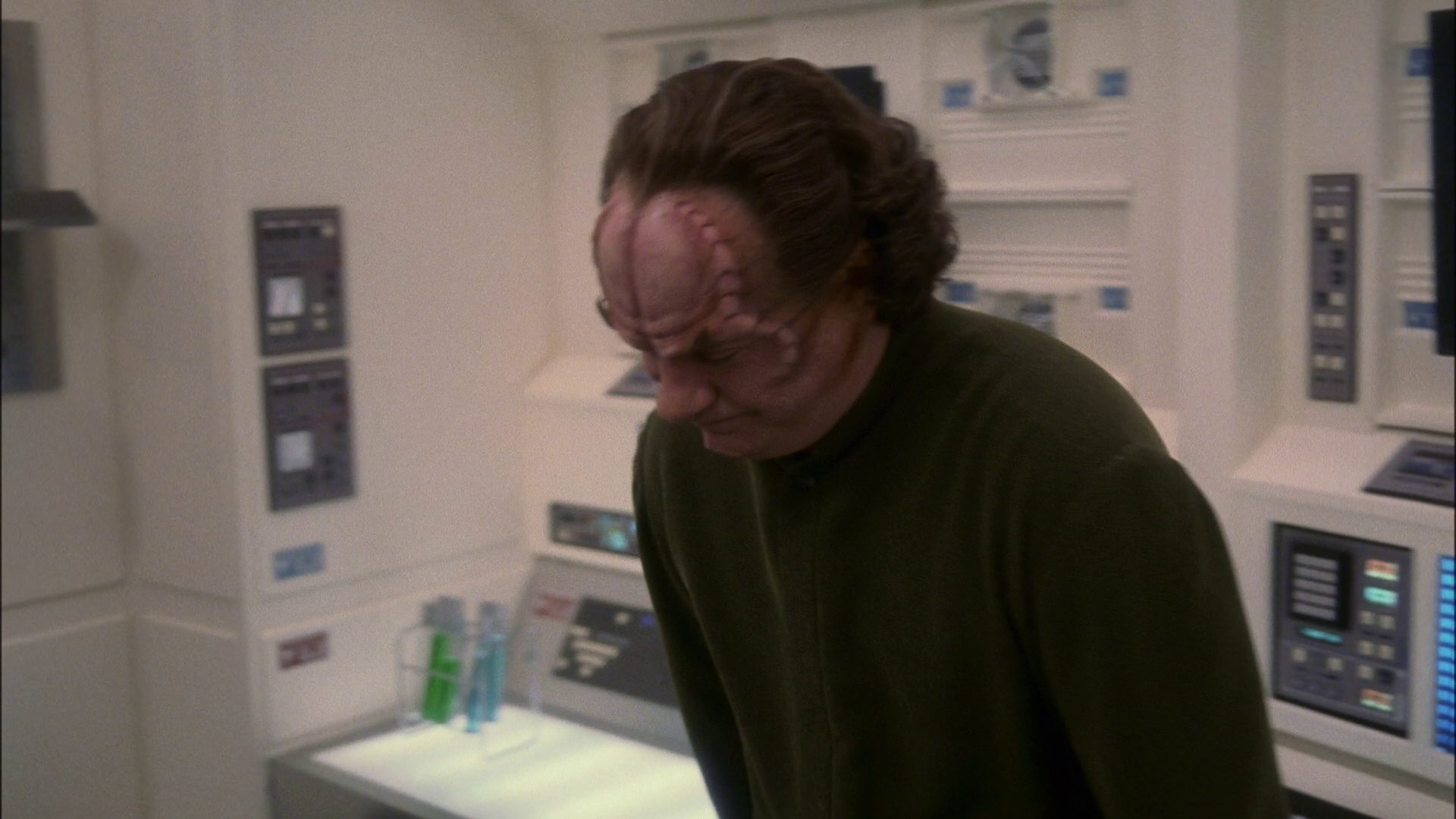 extant_StarTrek_ENT_1x13-DearDoctor_3553.jpg