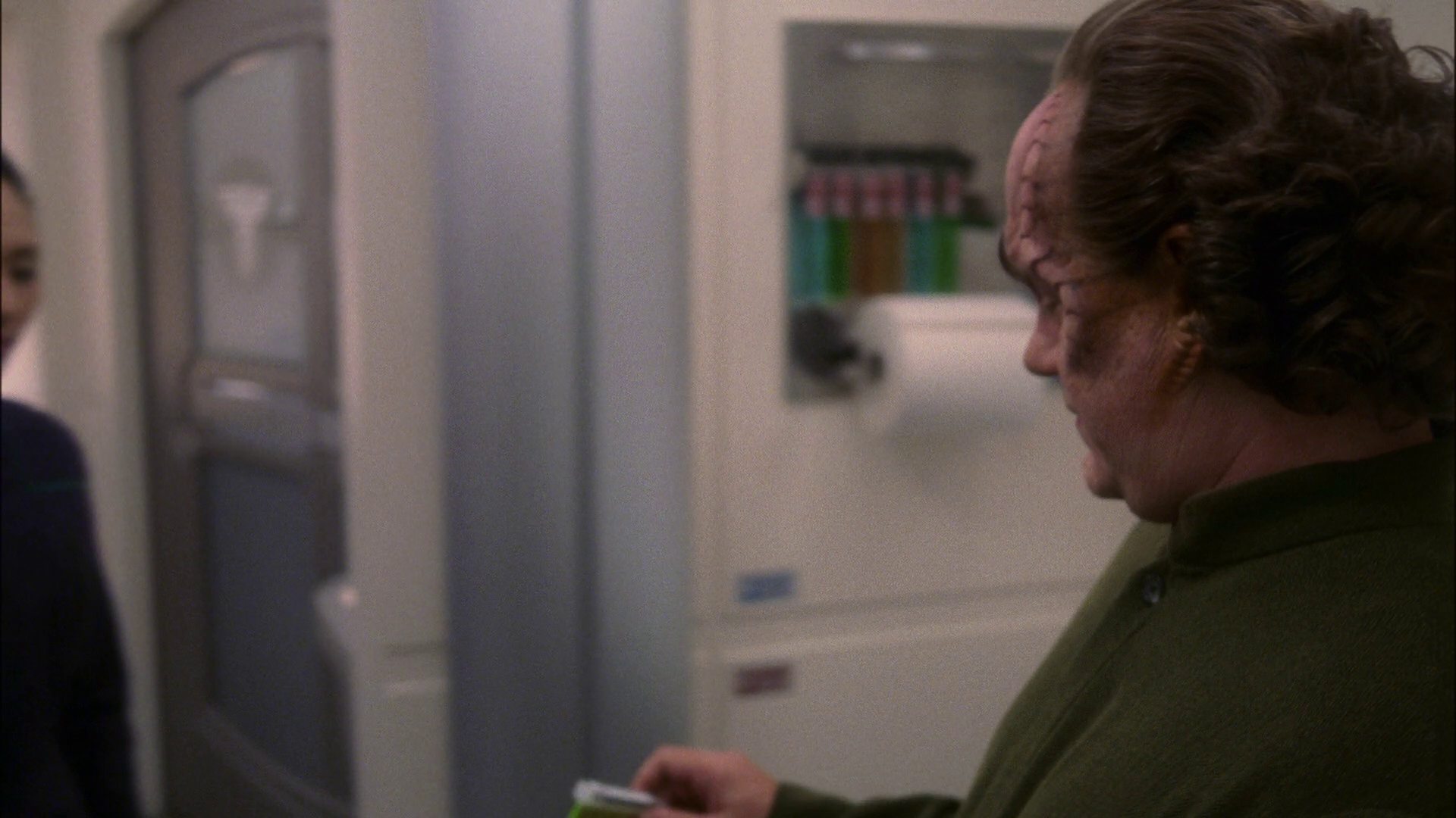 extant_StarTrek_ENT_1x13-DearDoctor_3555.jpg