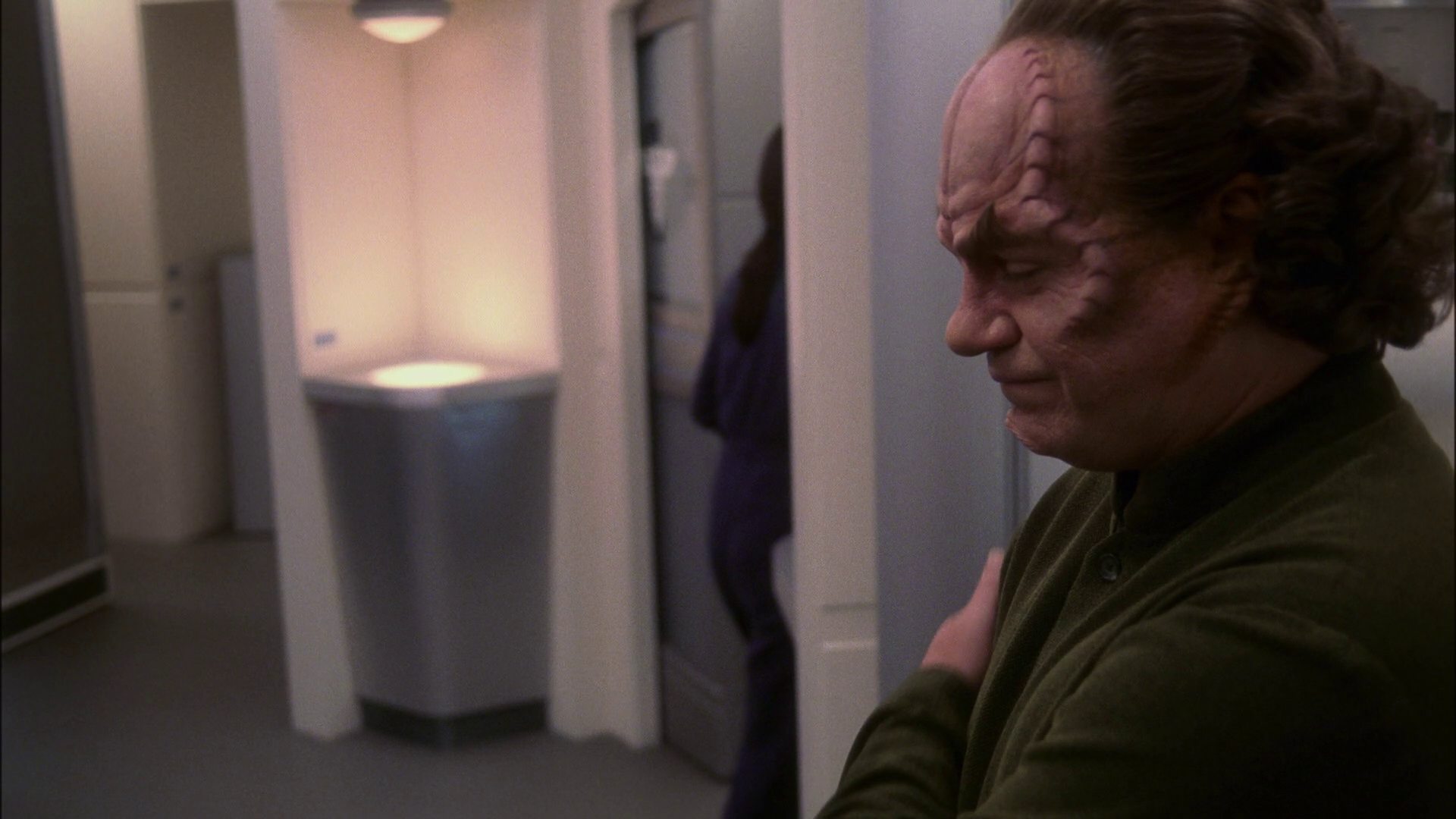 extant_StarTrek_ENT_1x13-DearDoctor_3602.jpg