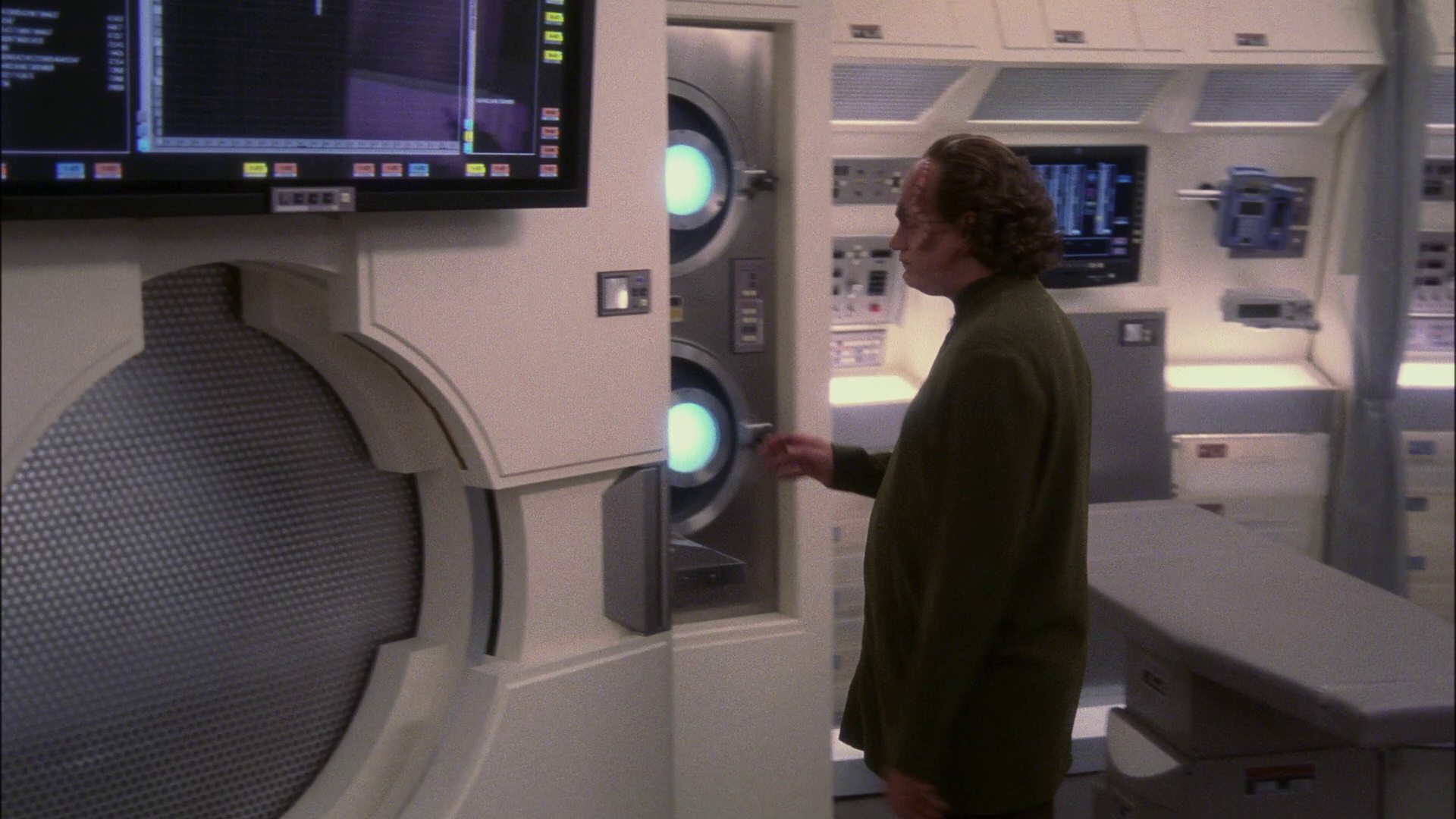 extant_StarTrek_ENT_1x13-DearDoctor_3613.jpg
