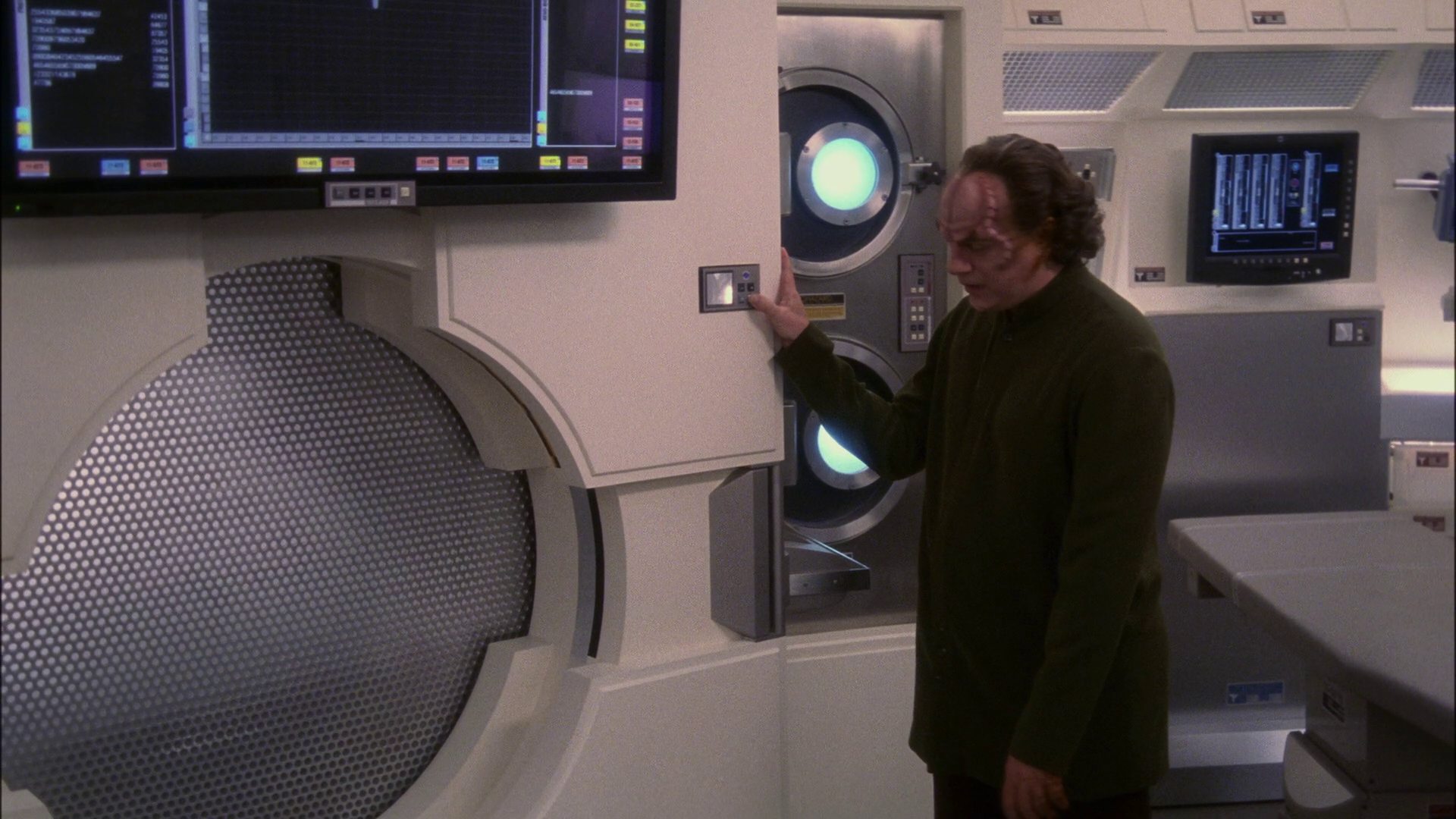 extant_StarTrek_ENT_1x13-DearDoctor_3615.jpg