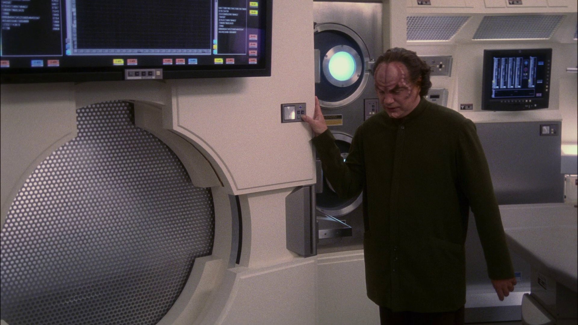 extant_StarTrek_ENT_1x13-DearDoctor_3616.jpg