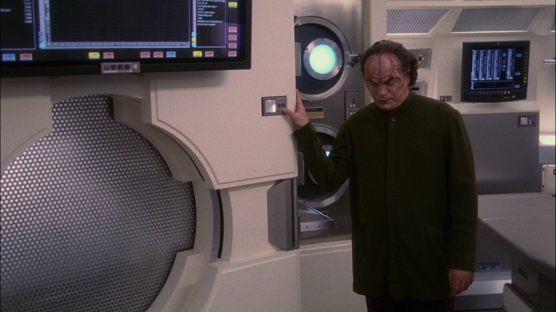 extant_StarTrek_ENT_1x13-DearDoctor_3617.jpg