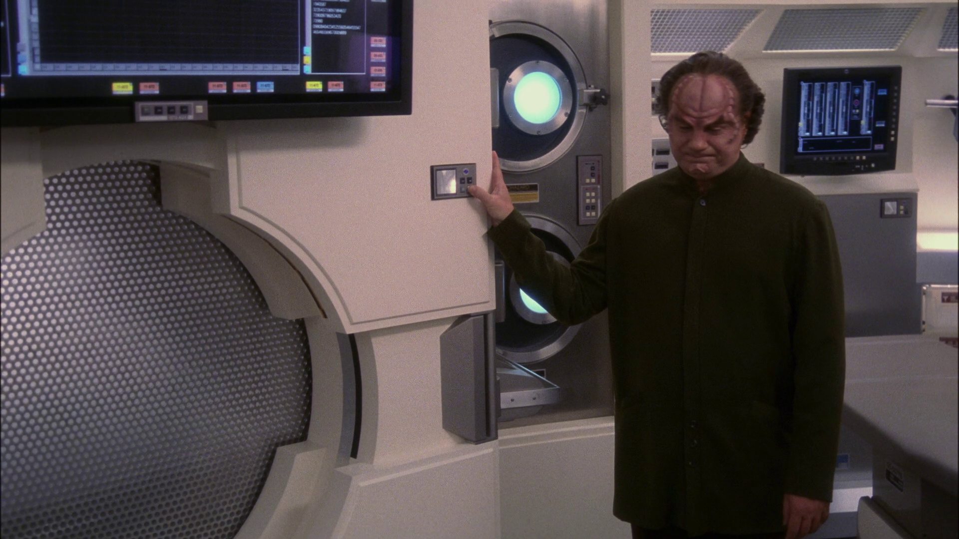 extant_StarTrek_ENT_1x13-DearDoctor_3618.jpg