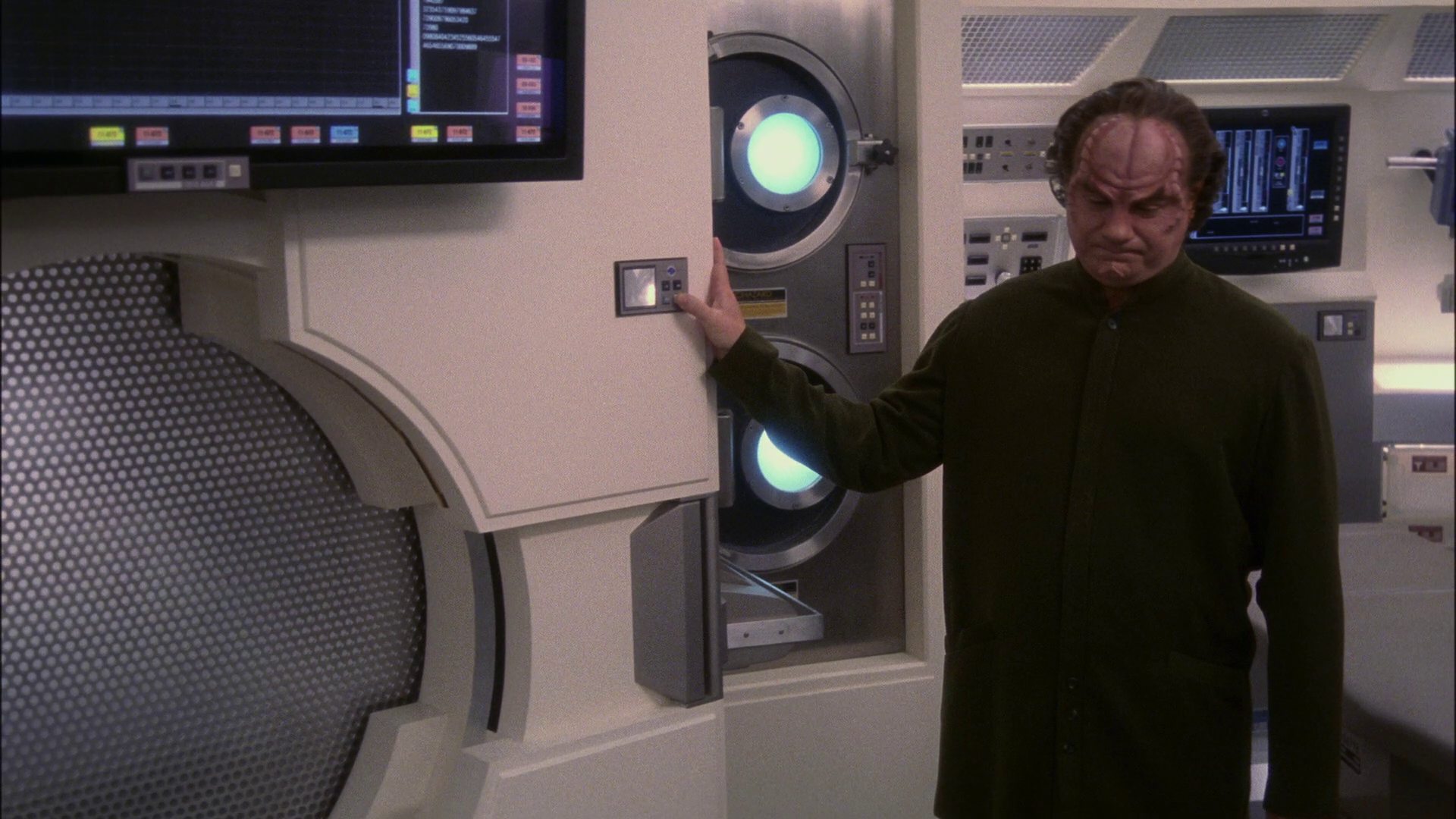 extant_StarTrek_ENT_1x13-DearDoctor_3619.jpg