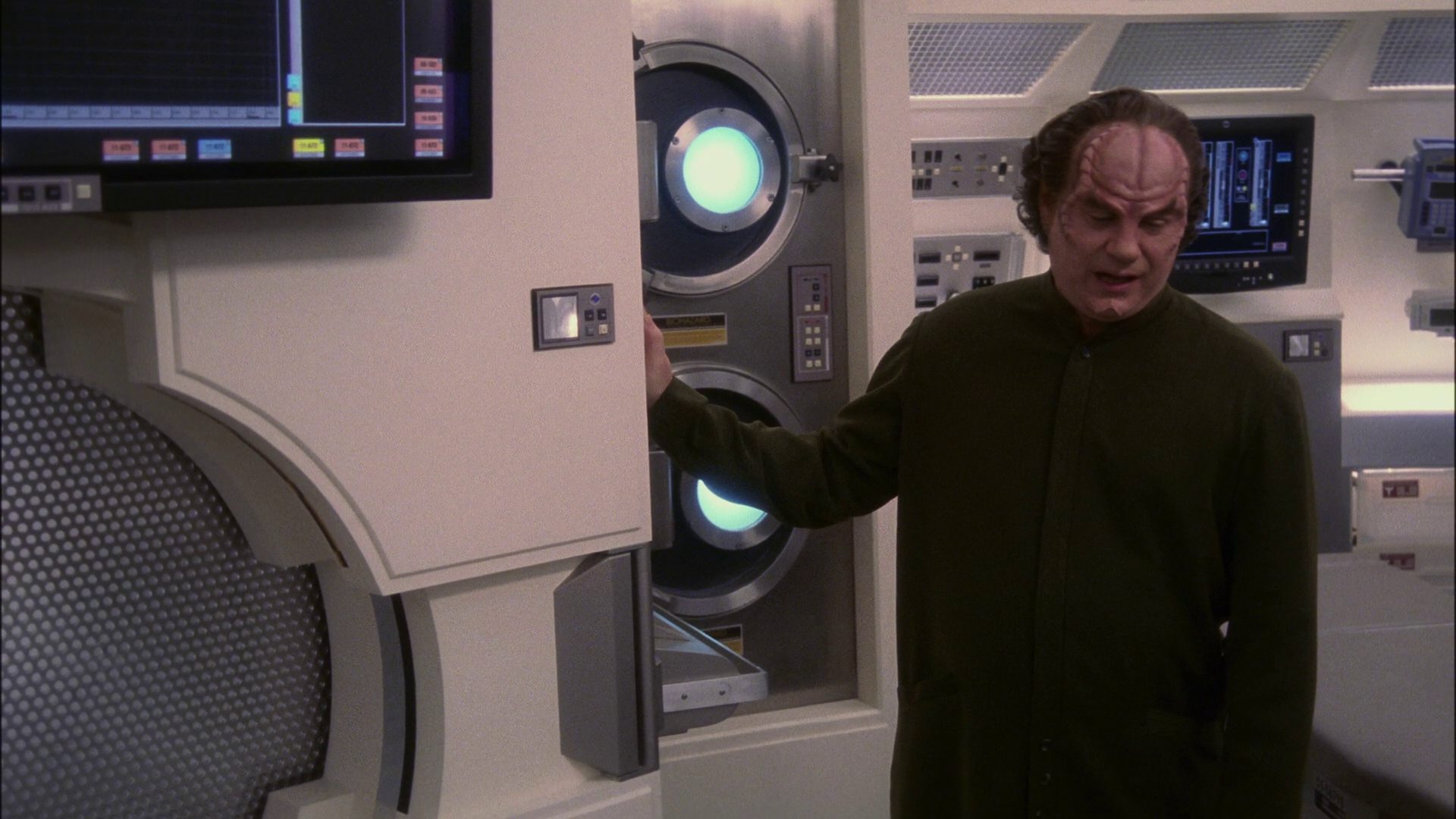 extant_StarTrek_ENT_1x13-DearDoctor_3621.jpg
