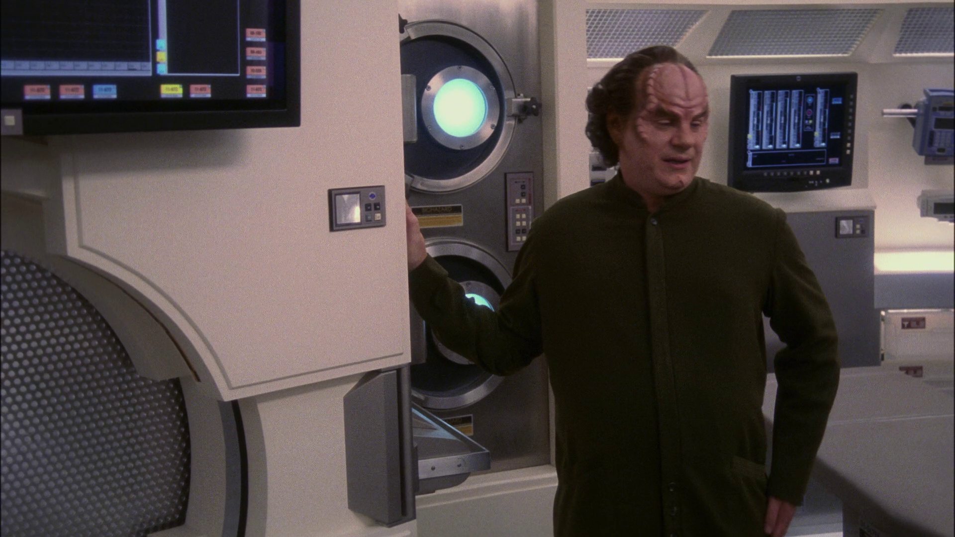 extant_StarTrek_ENT_1x13-DearDoctor_3622.jpg