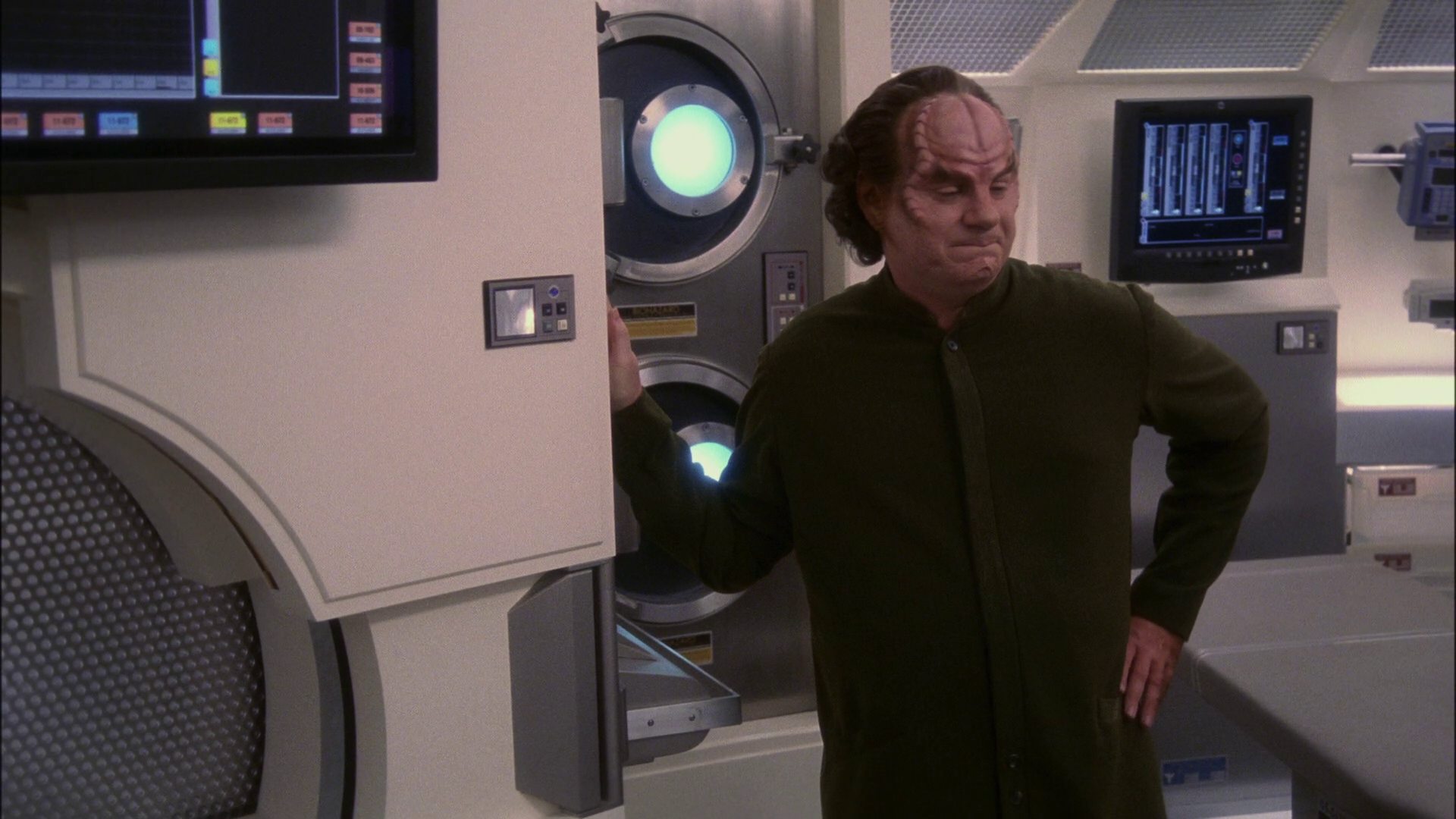 extant_StarTrek_ENT_1x13-DearDoctor_3623.jpg