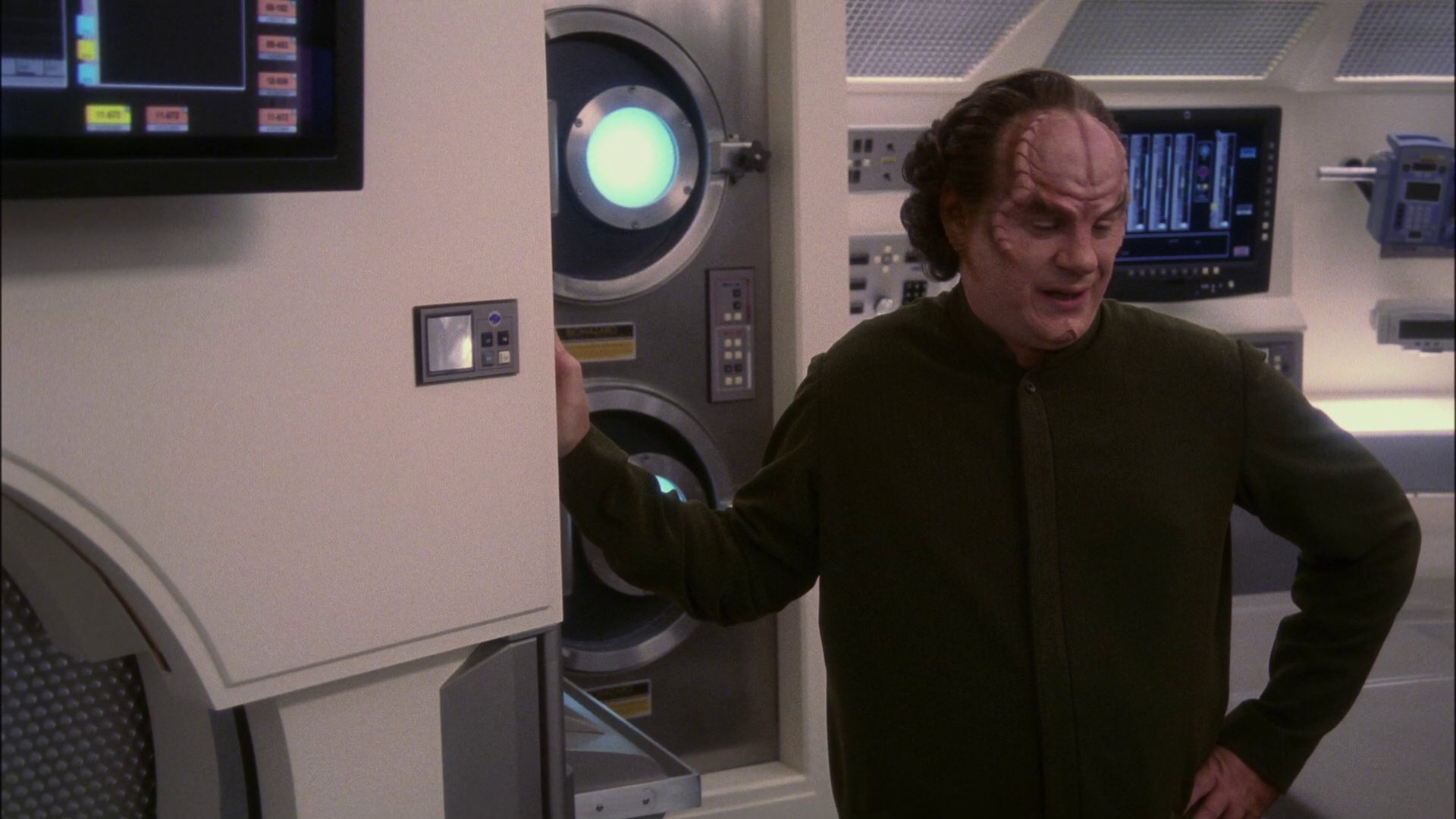 extant_StarTrek_ENT_1x13-DearDoctor_3626.jpg