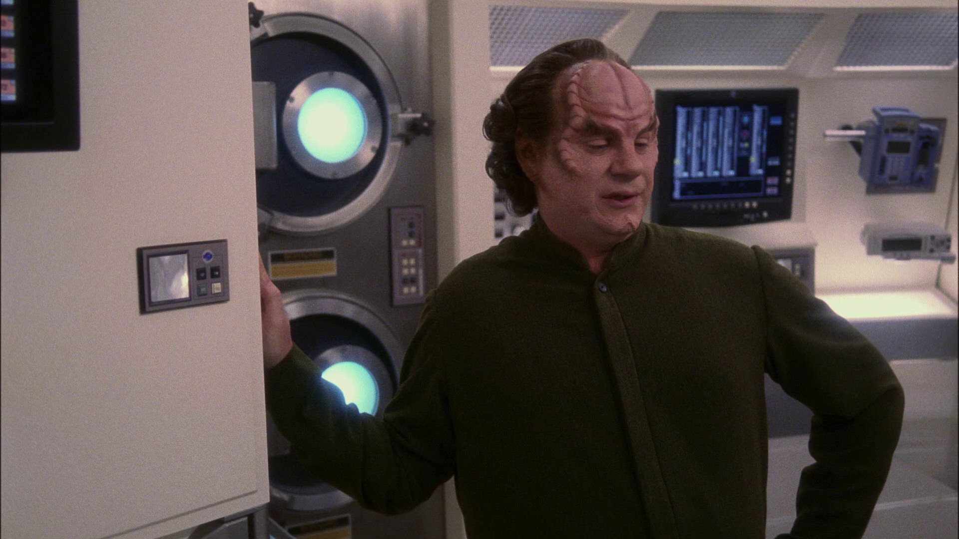extant_StarTrek_ENT_1x13-DearDoctor_3631.jpg