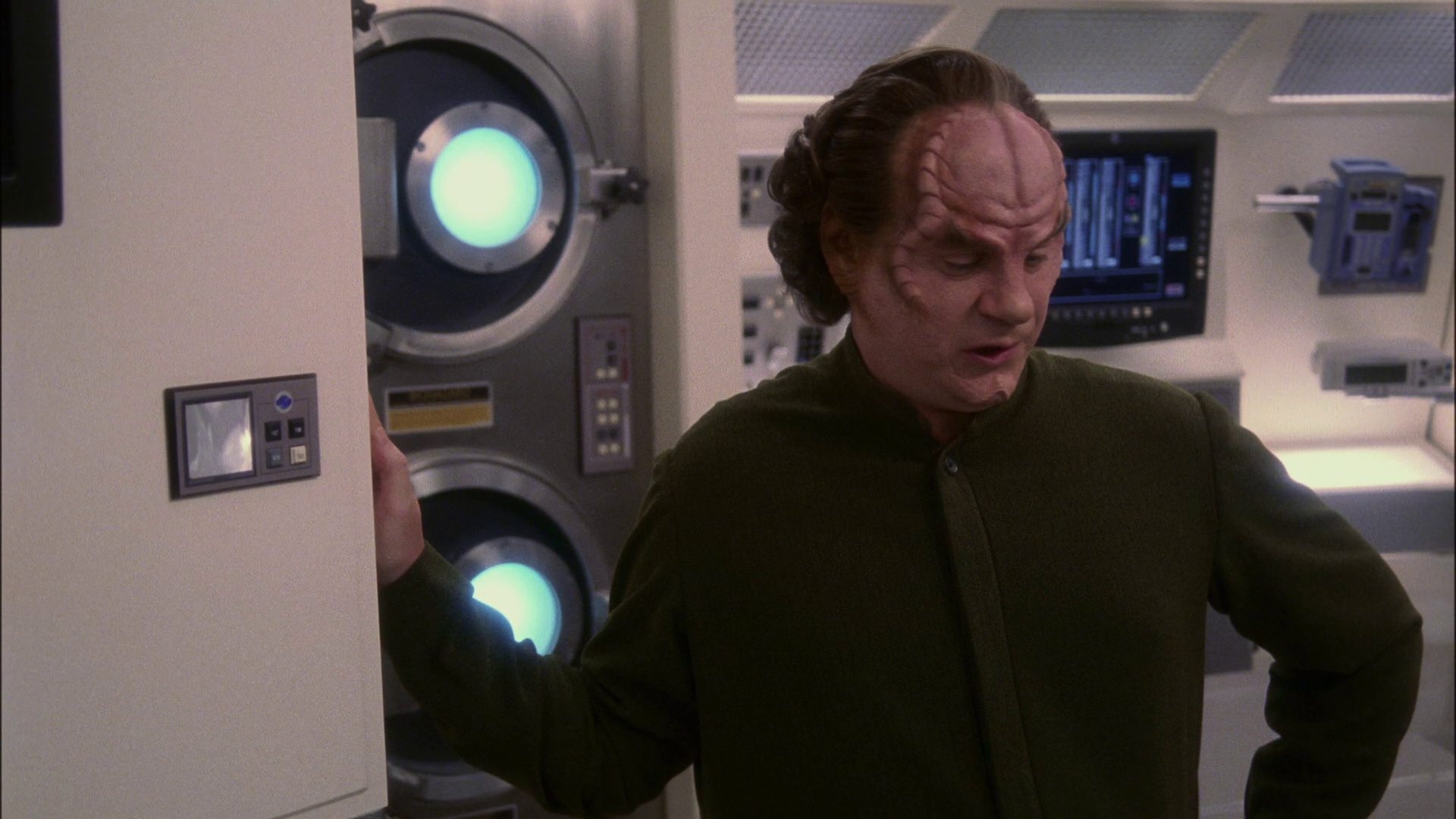 extant_StarTrek_ENT_1x13-DearDoctor_3633.jpg