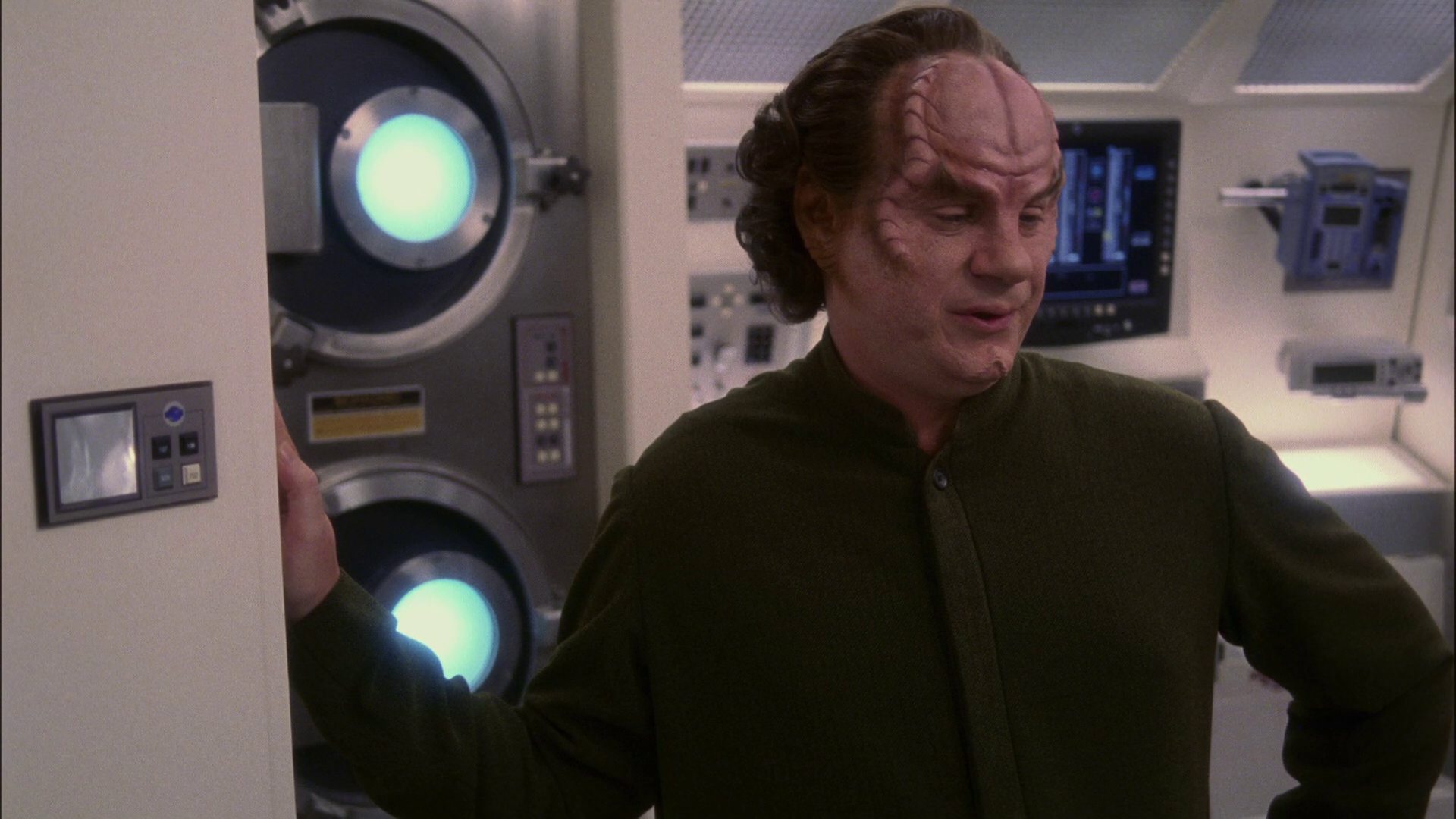 extant_StarTrek_ENT_1x13-DearDoctor_3637.jpg