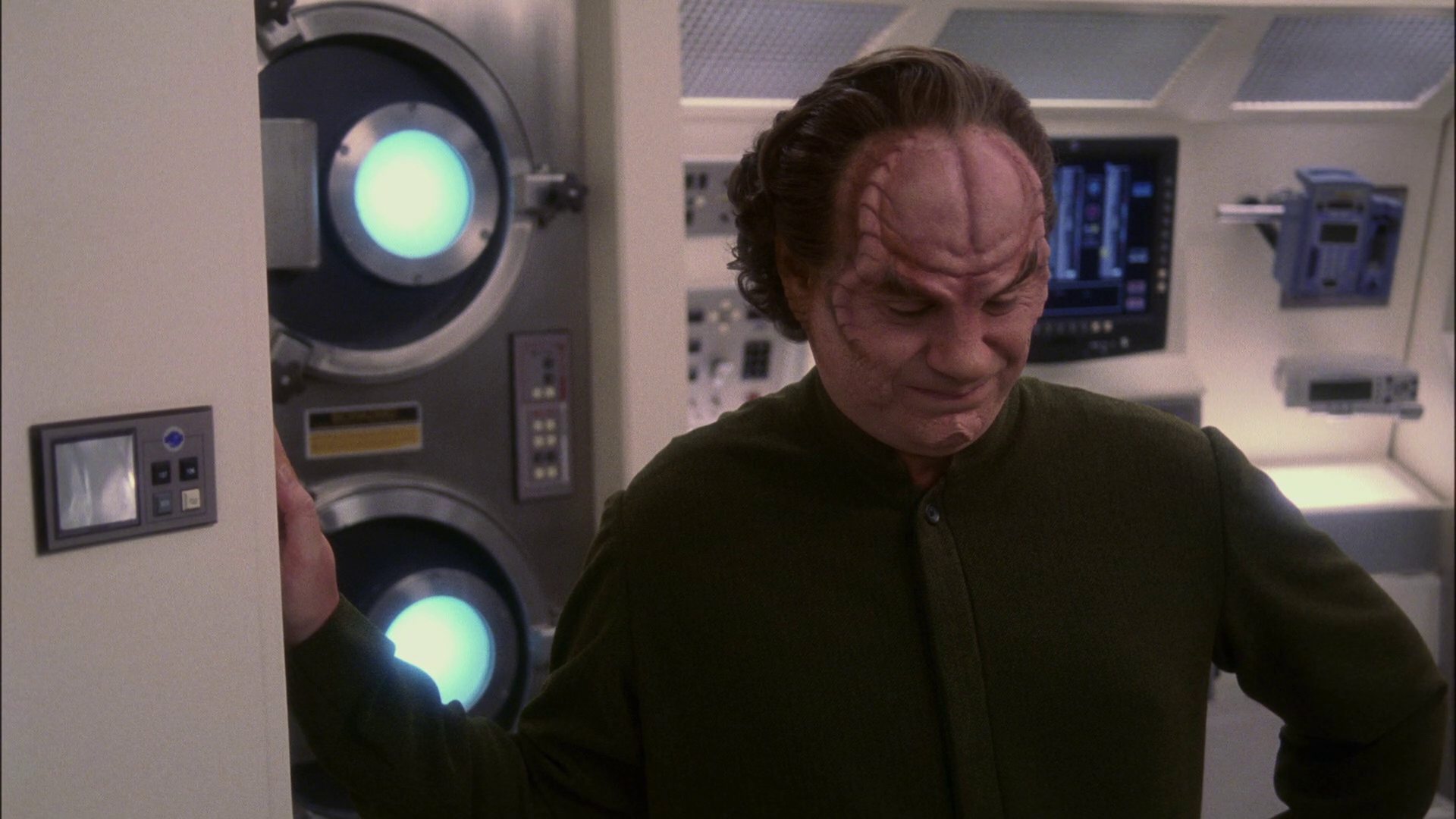 extant_StarTrek_ENT_1x13-DearDoctor_3647.jpg