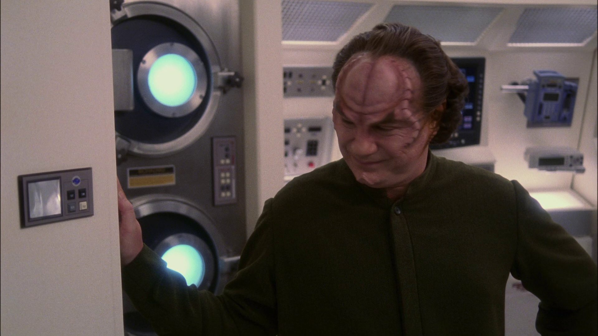 extant_StarTrek_ENT_1x13-DearDoctor_3648.jpg