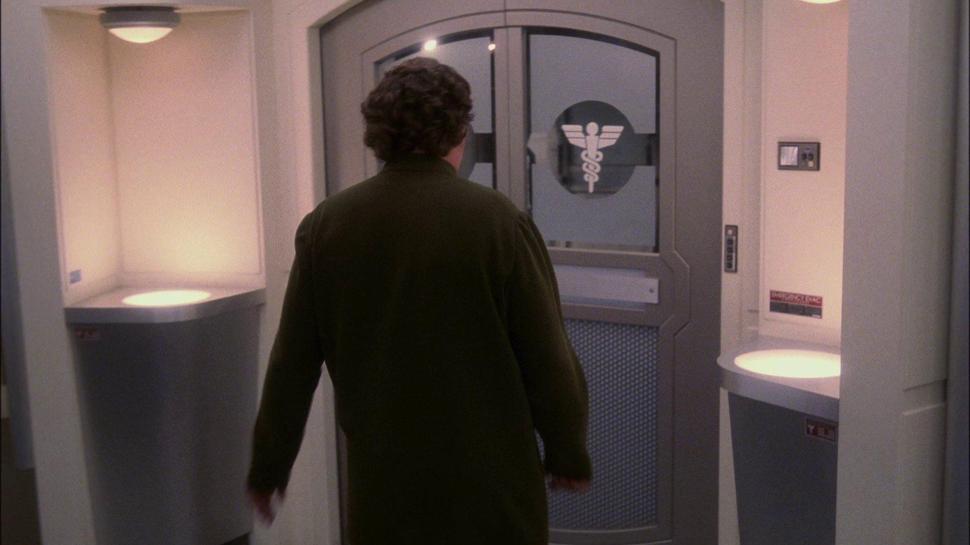 extant_StarTrek_ENT_1x13-DearDoctor_3661.jpg