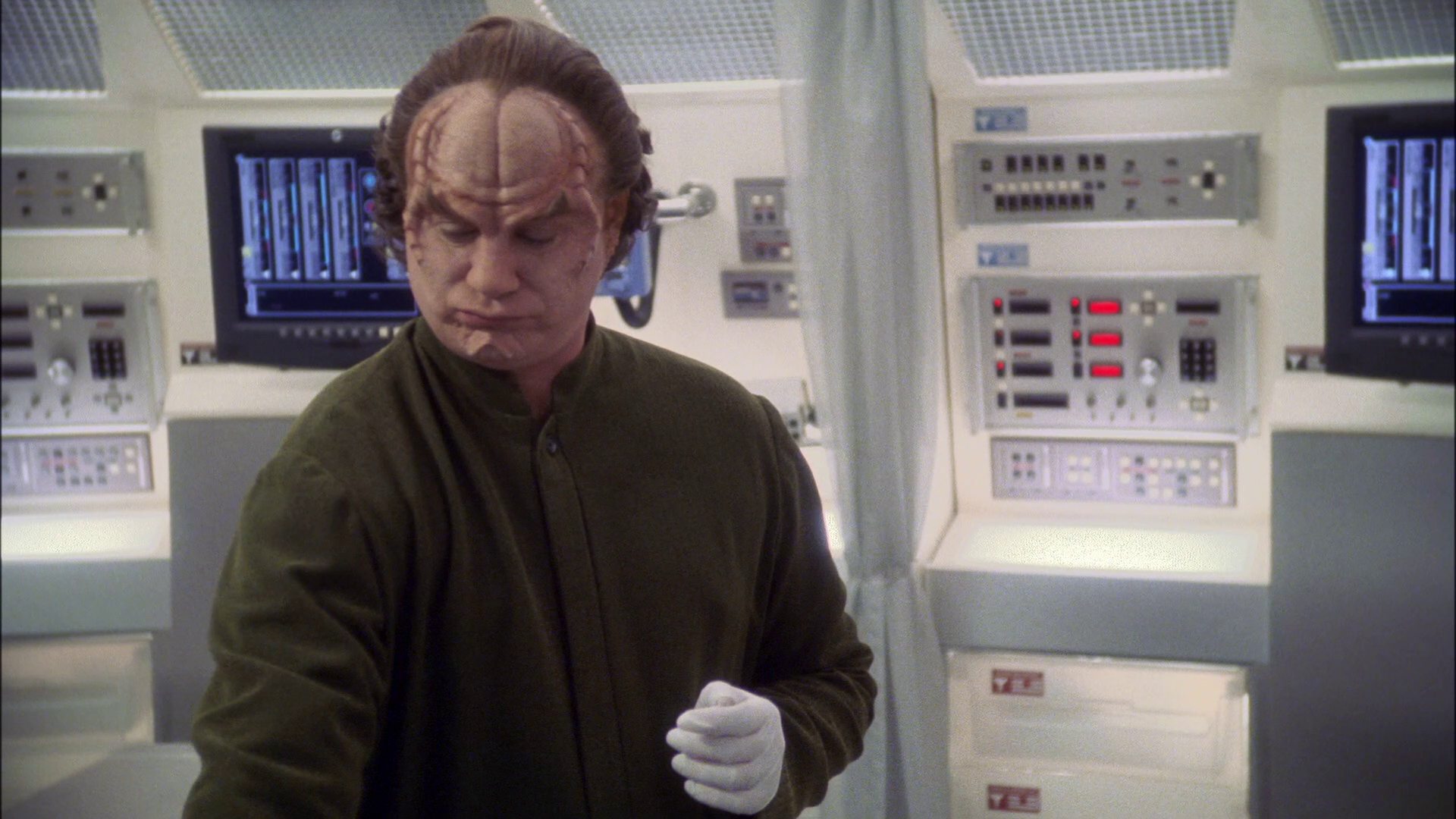 extant_StarTrek_ENT_1x14-SleepingDogs_0494.jpg
