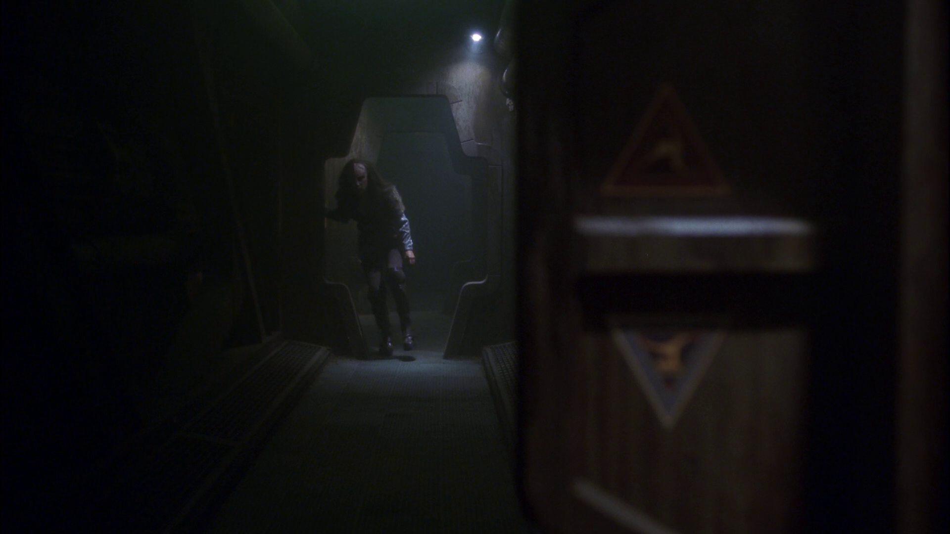 extant_StarTrek_ENT_1x14-SleepingDogs_1128.jpg