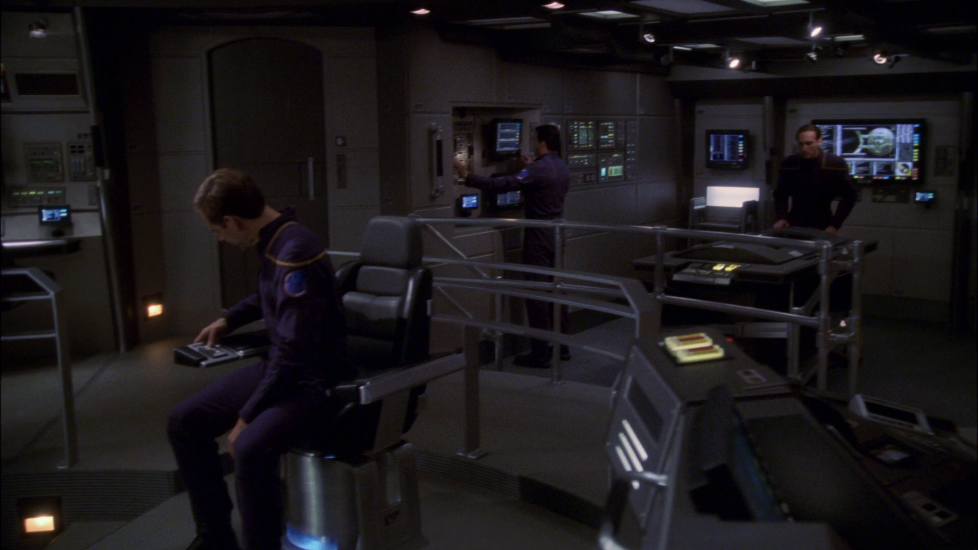 extant_StarTrek_ENT_1x14-SleepingDogs_1243.jpg