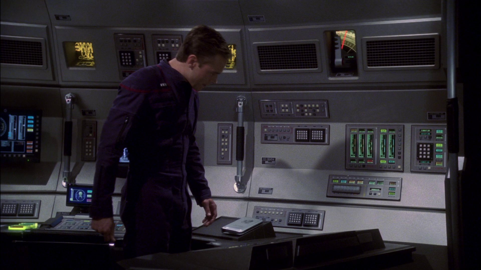 extant_StarTrek_ENT_1x14-SleepingDogs_1282.jpg
