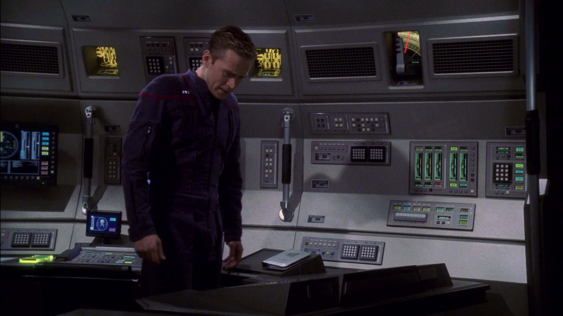 extant_StarTrek_ENT_1x14-SleepingDogs_1283.jpg