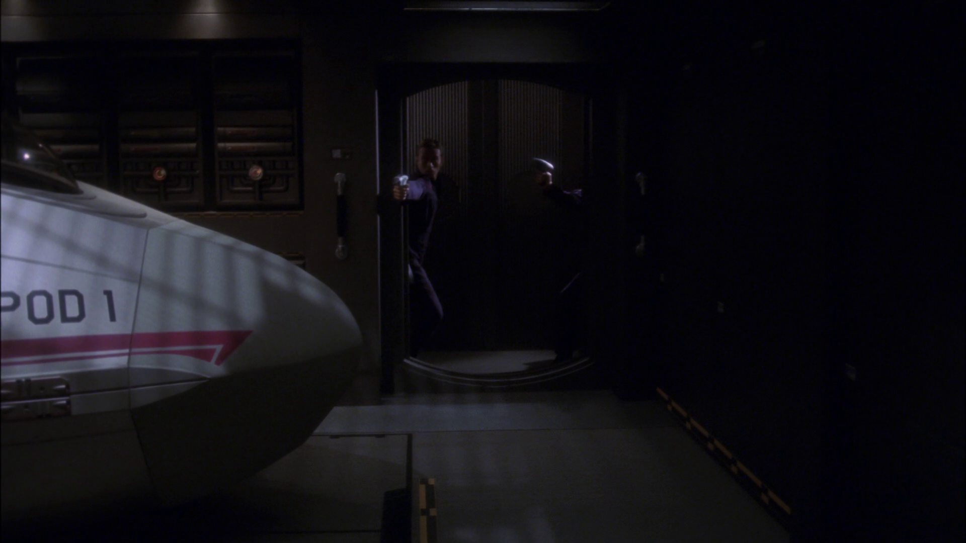 extant_StarTrek_ENT_1x14-SleepingDogs_1363.jpg