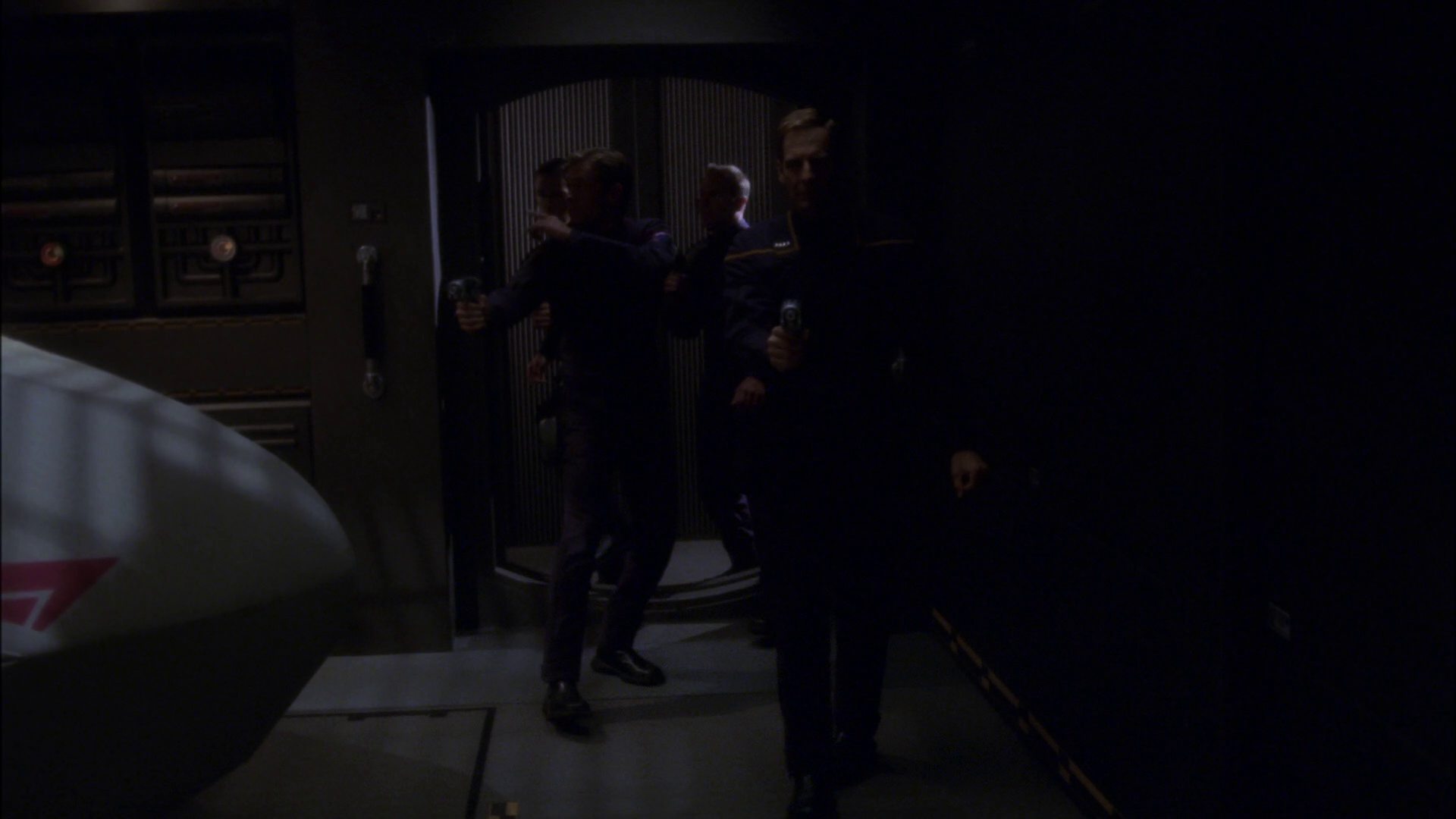 extant_StarTrek_ENT_1x14-SleepingDogs_1371.jpg