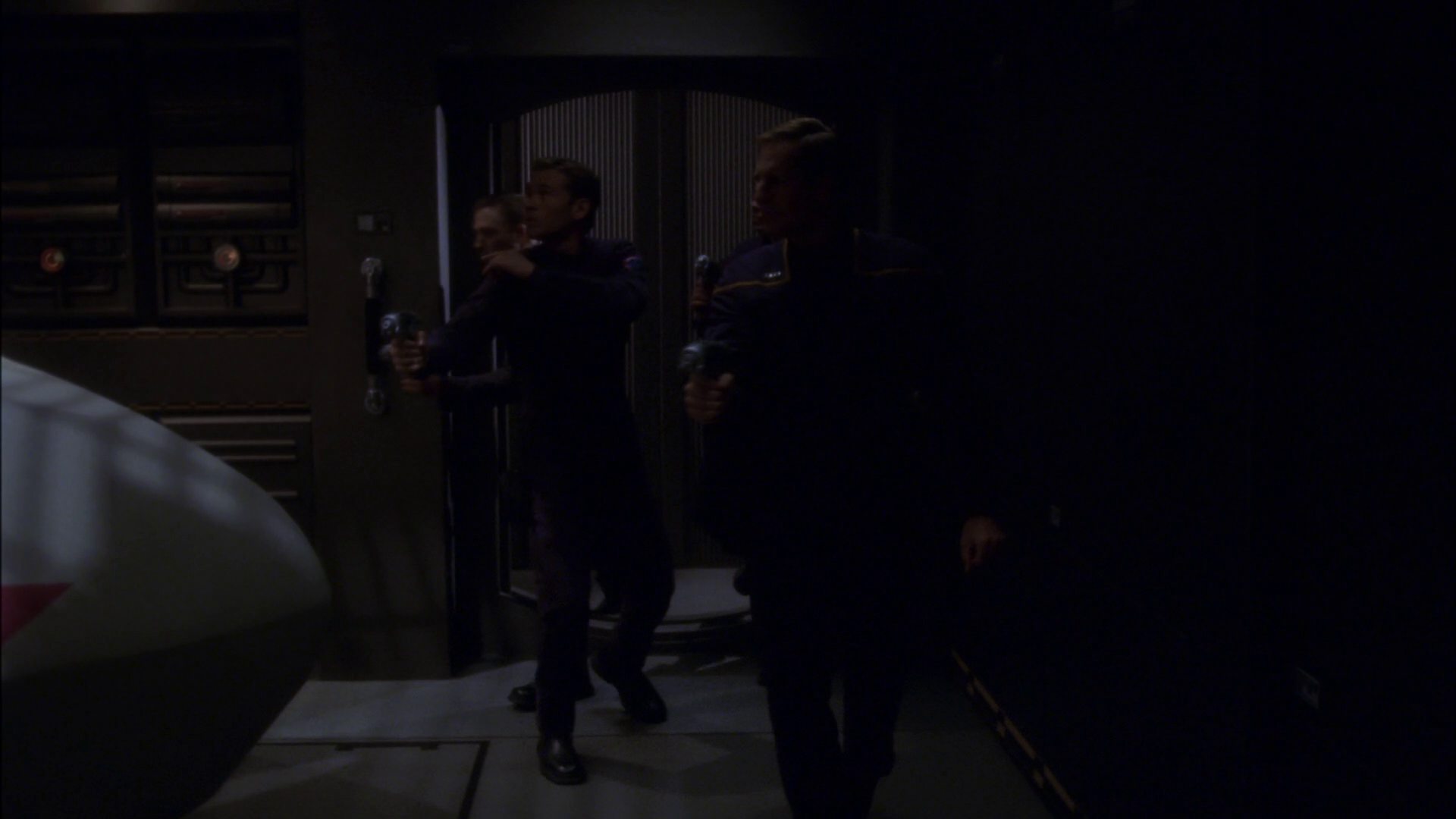 extant_StarTrek_ENT_1x14-SleepingDogs_1372.jpg