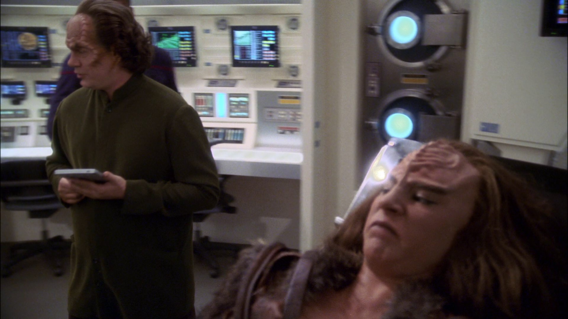 extant_StarTrek_ENT_1x14-SleepingDogs_1803.jpg