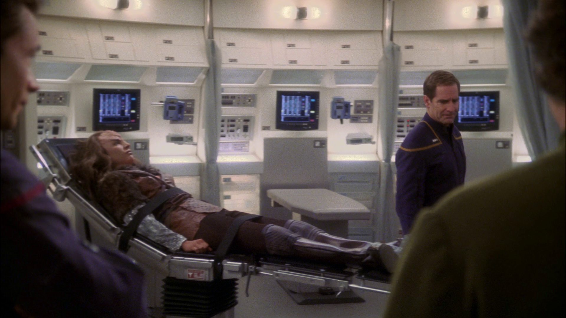 extant_StarTrek_ENT_1x14-SleepingDogs_1953.jpg