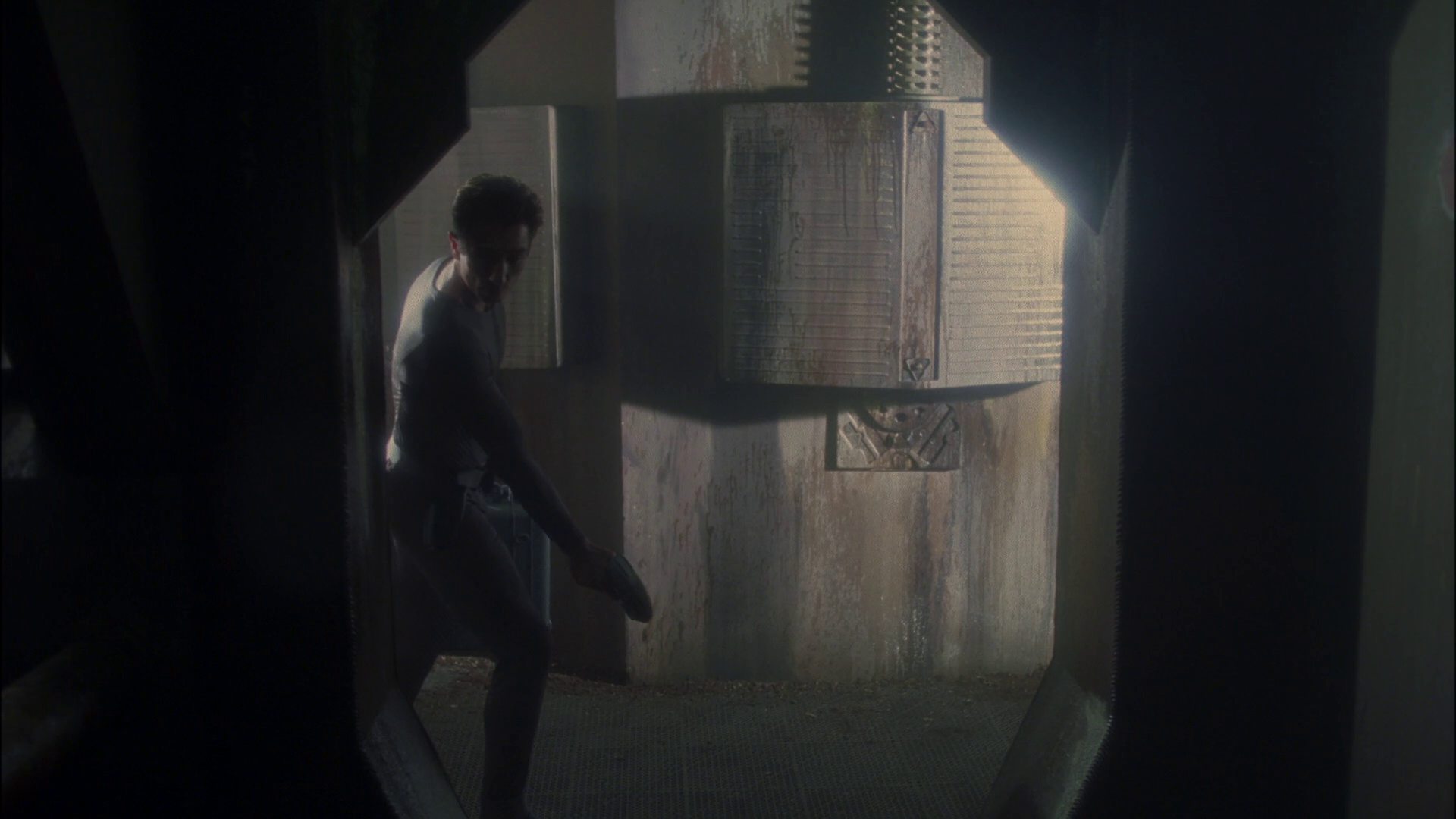 extant_StarTrek_ENT_1x14-SleepingDogs_2189.jpg