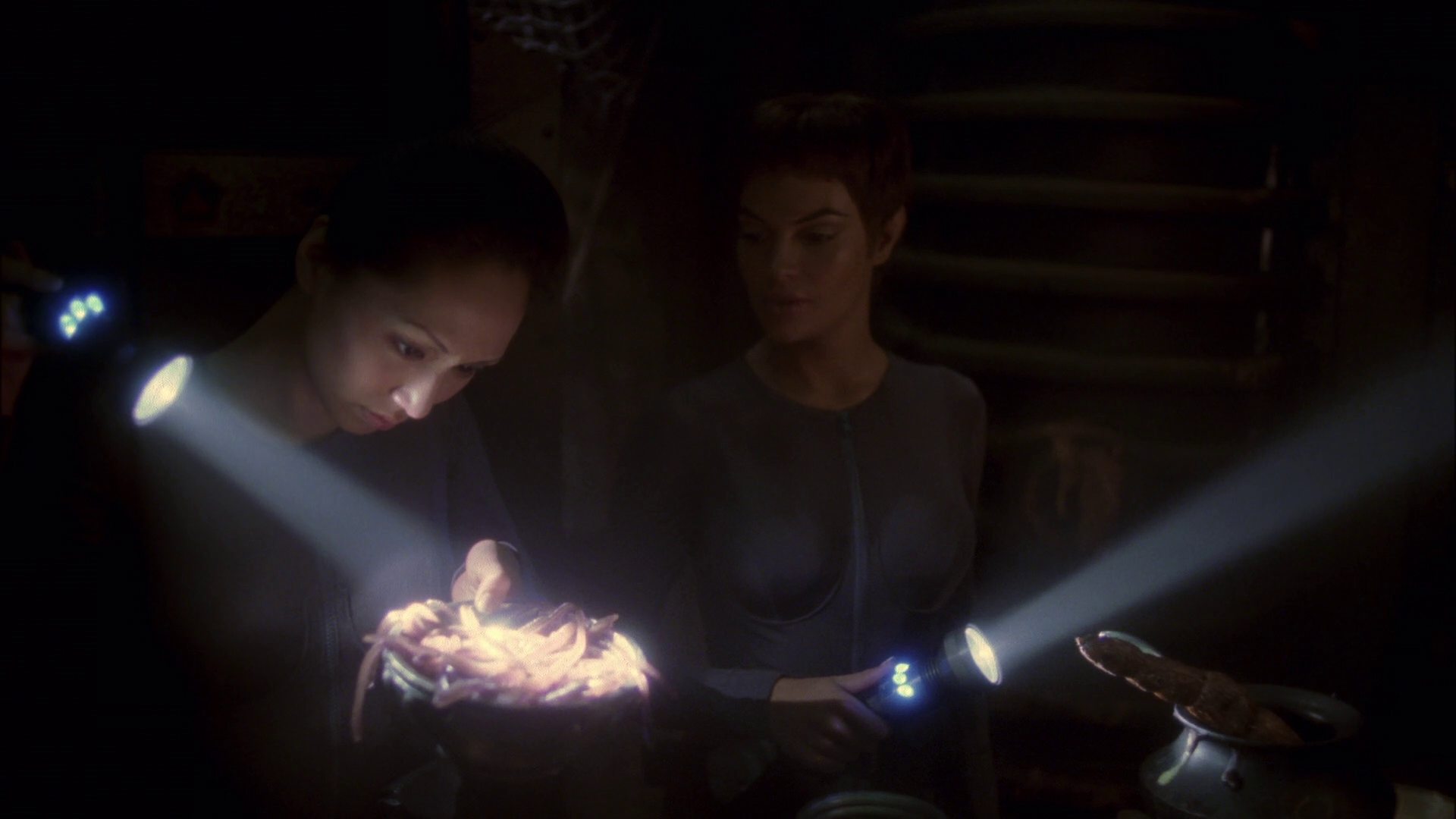 extant_StarTrek_ENT_1x14-SleepingDogs_2411.jpg