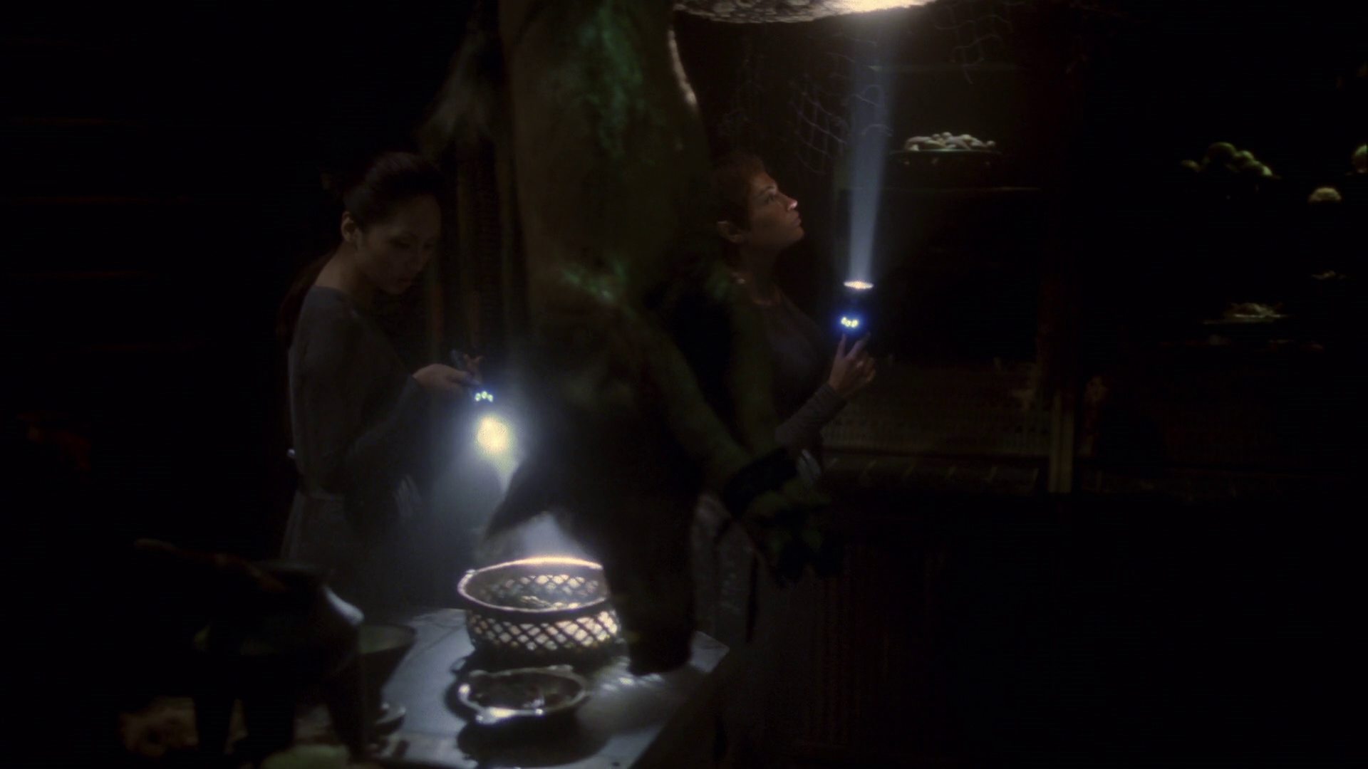 extant_StarTrek_ENT_1x14-SleepingDogs_2428.jpg