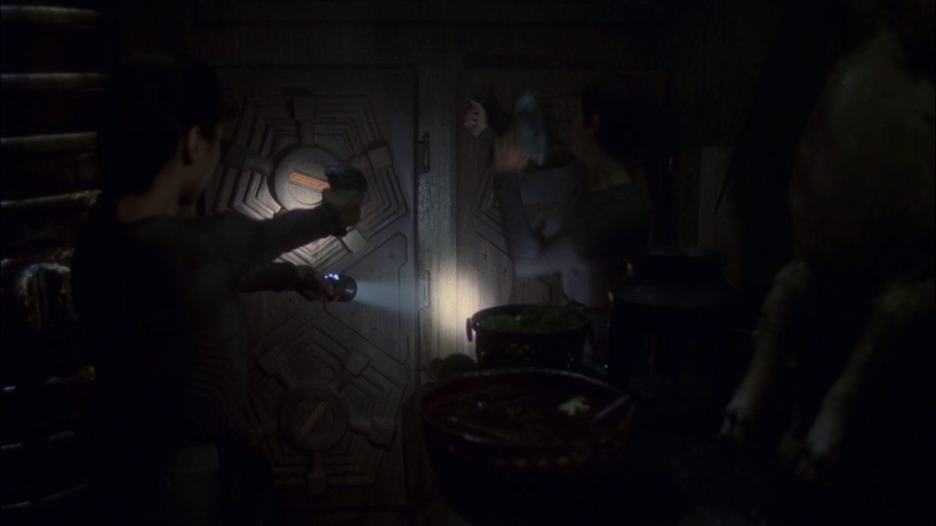 extant_StarTrek_ENT_1x14-SleepingDogs_2489.jpg