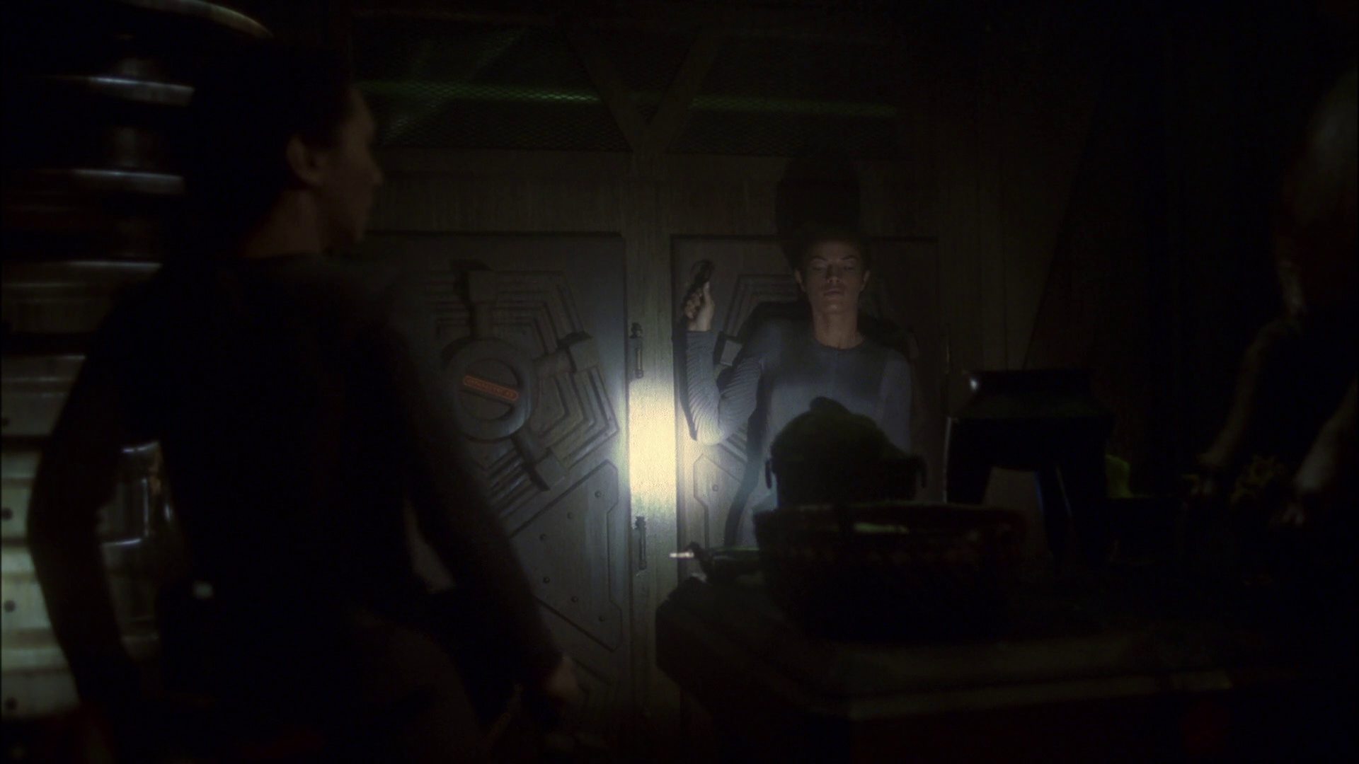 extant_StarTrek_ENT_1x14-SleepingDogs_2497.jpg