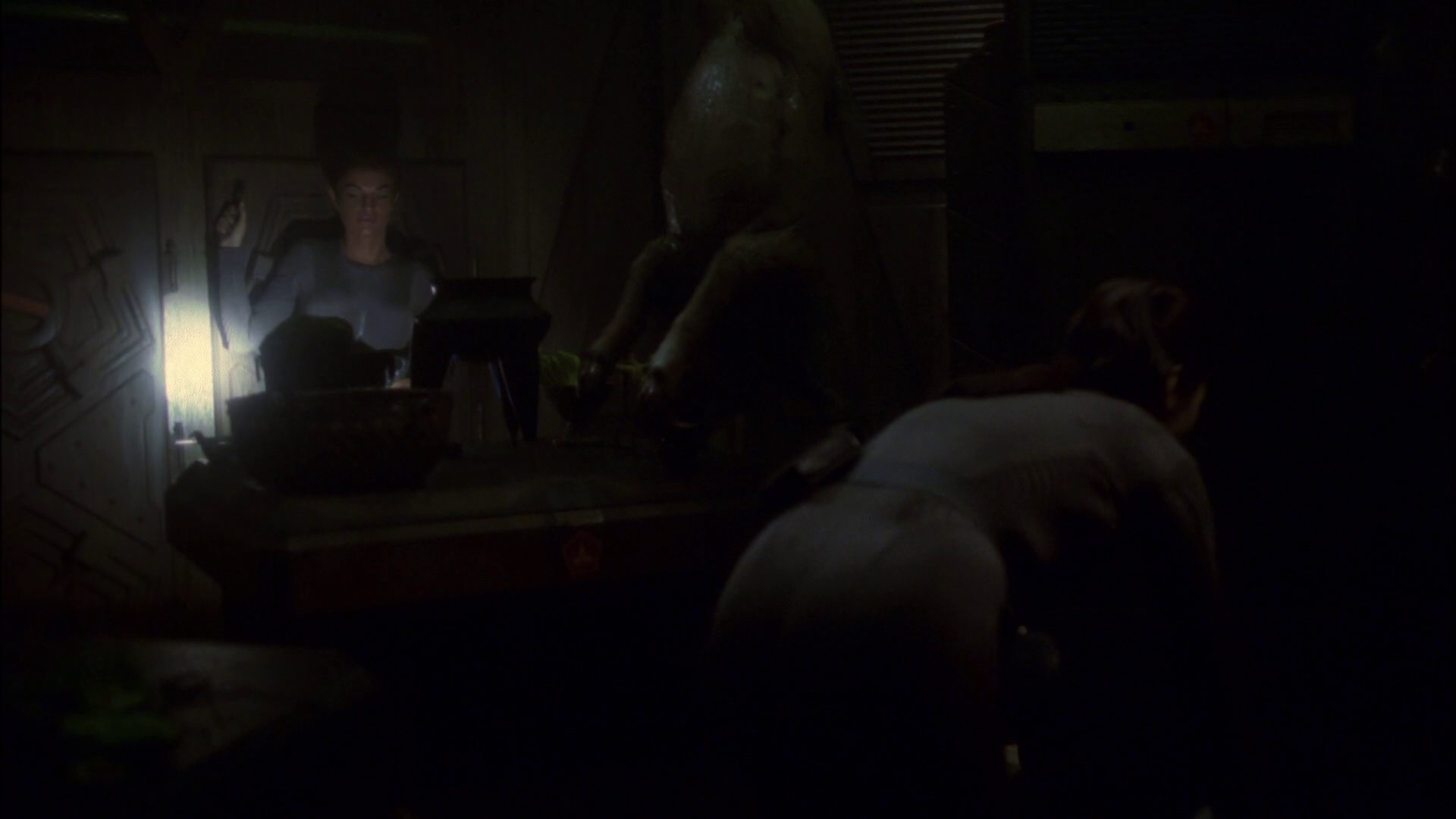 extant_StarTrek_ENT_1x14-SleepingDogs_2501.jpg
