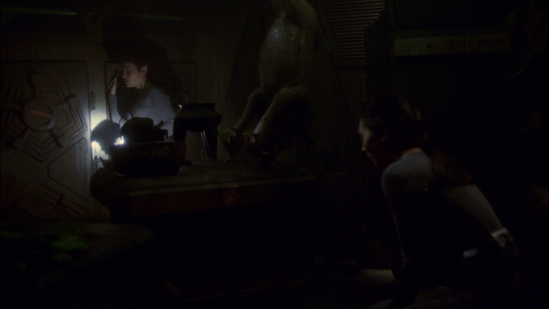 extant_StarTrek_ENT_1x14-SleepingDogs_2503.jpg