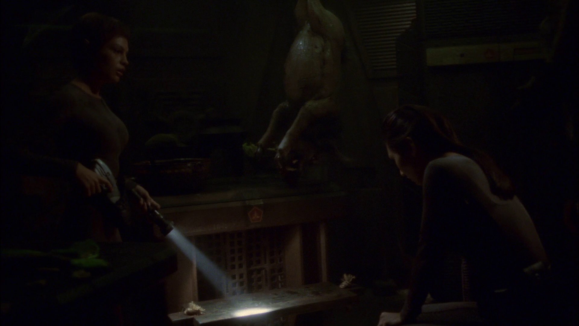 extant_StarTrek_ENT_1x14-SleepingDogs_2513.jpg