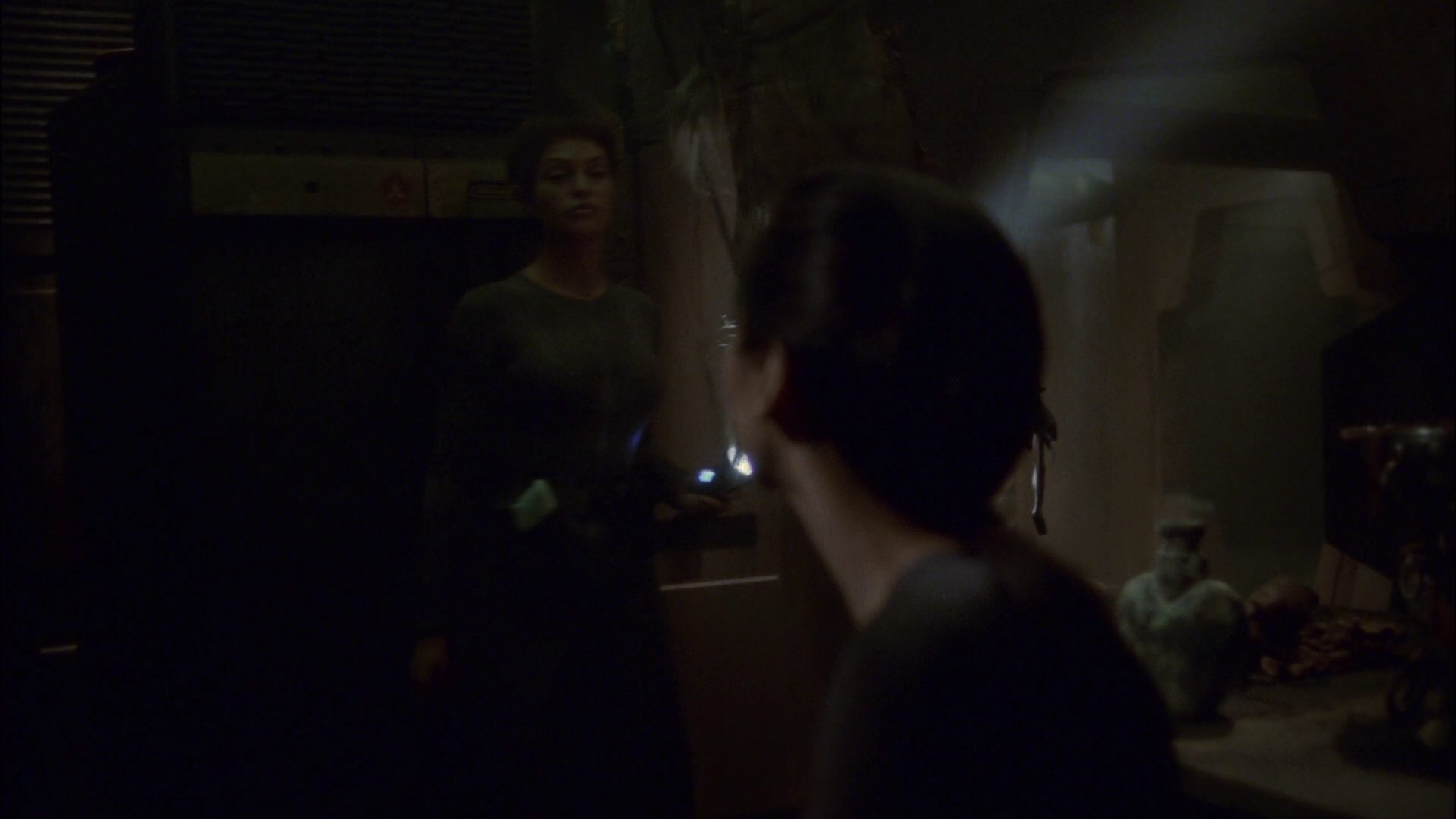 extant_StarTrek_ENT_1x14-SleepingDogs_2542.jpg