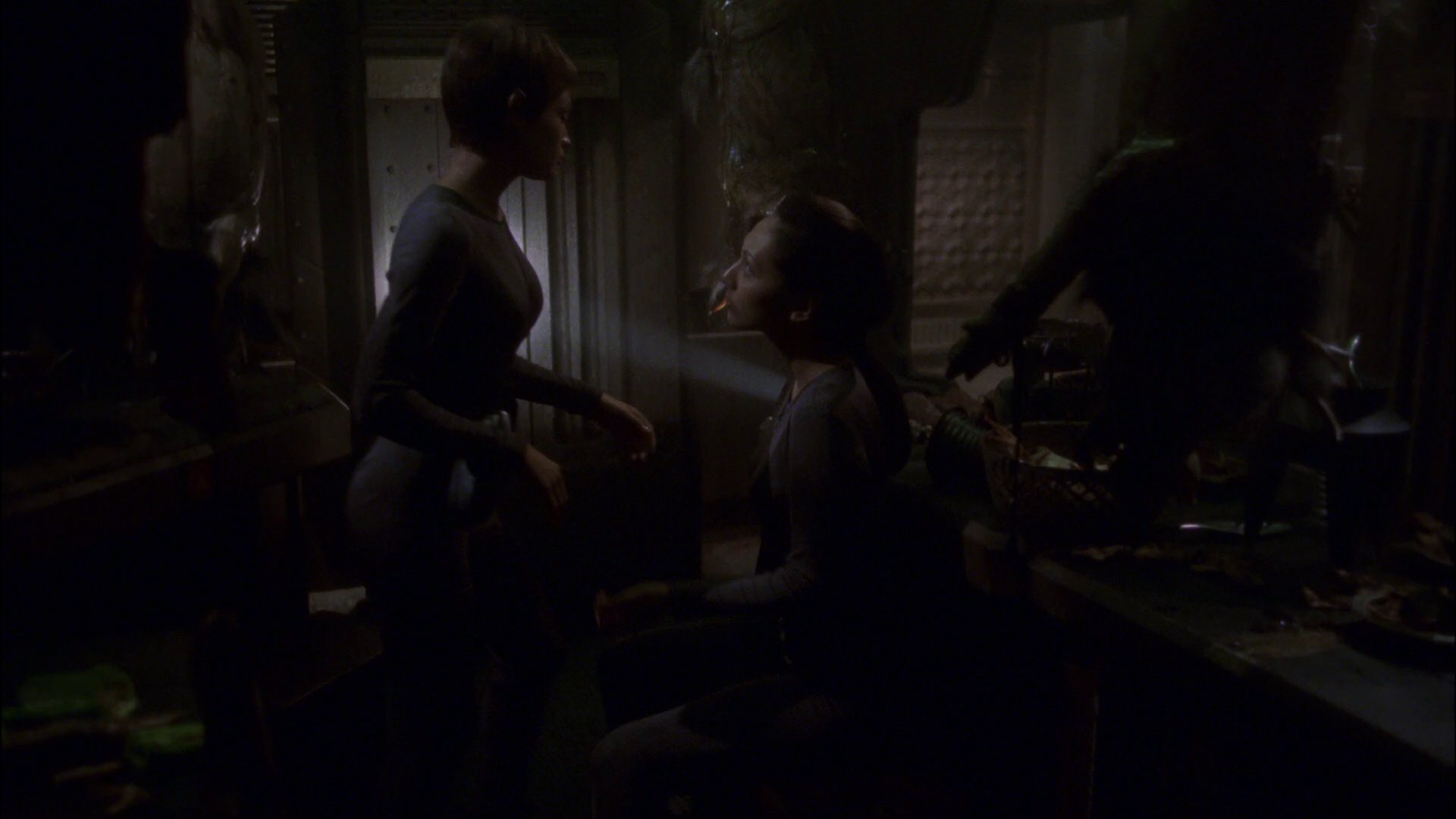 extant_StarTrek_ENT_1x14-SleepingDogs_2687.jpg