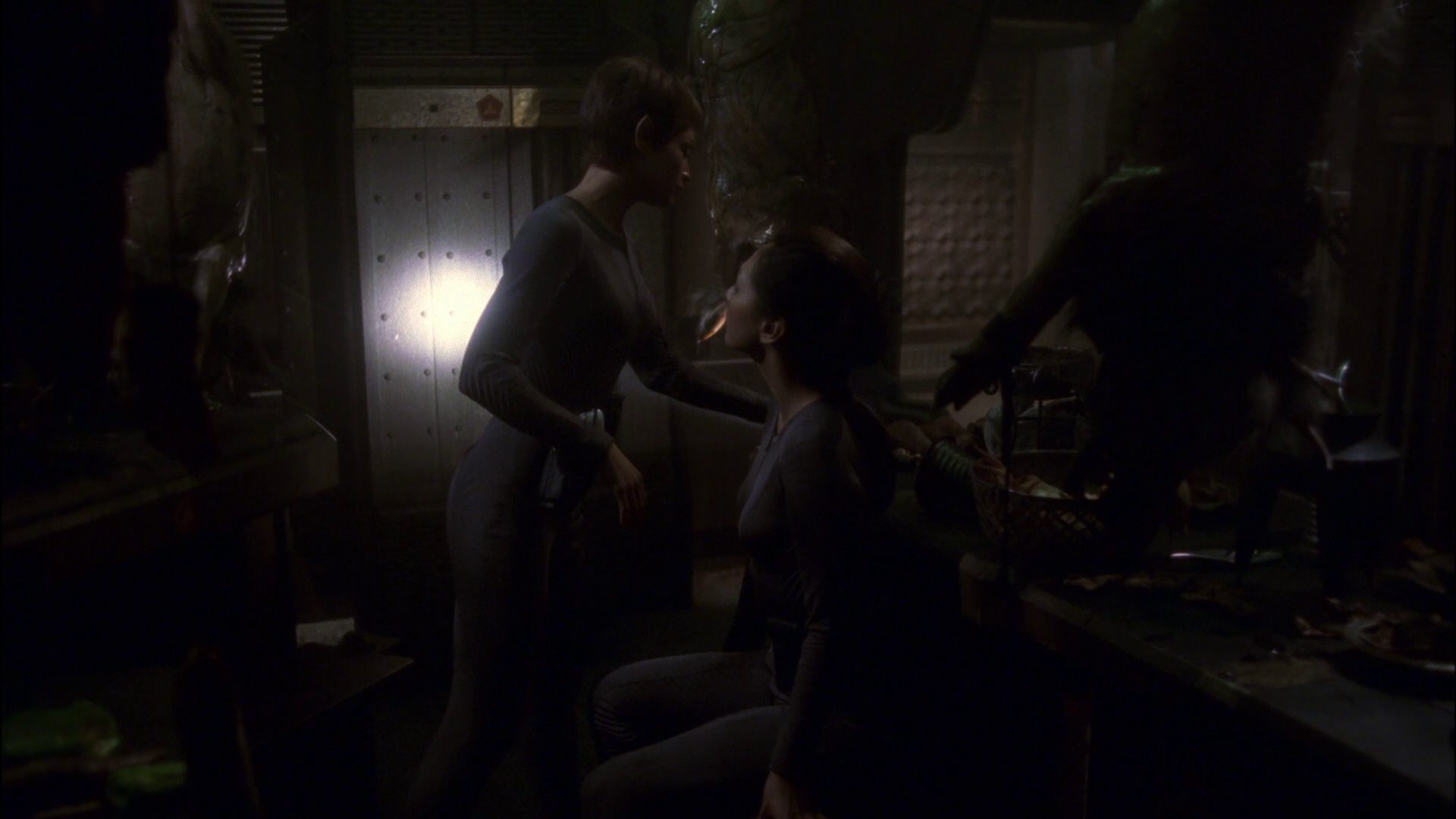 extant_StarTrek_ENT_1x14-SleepingDogs_2688.jpg
