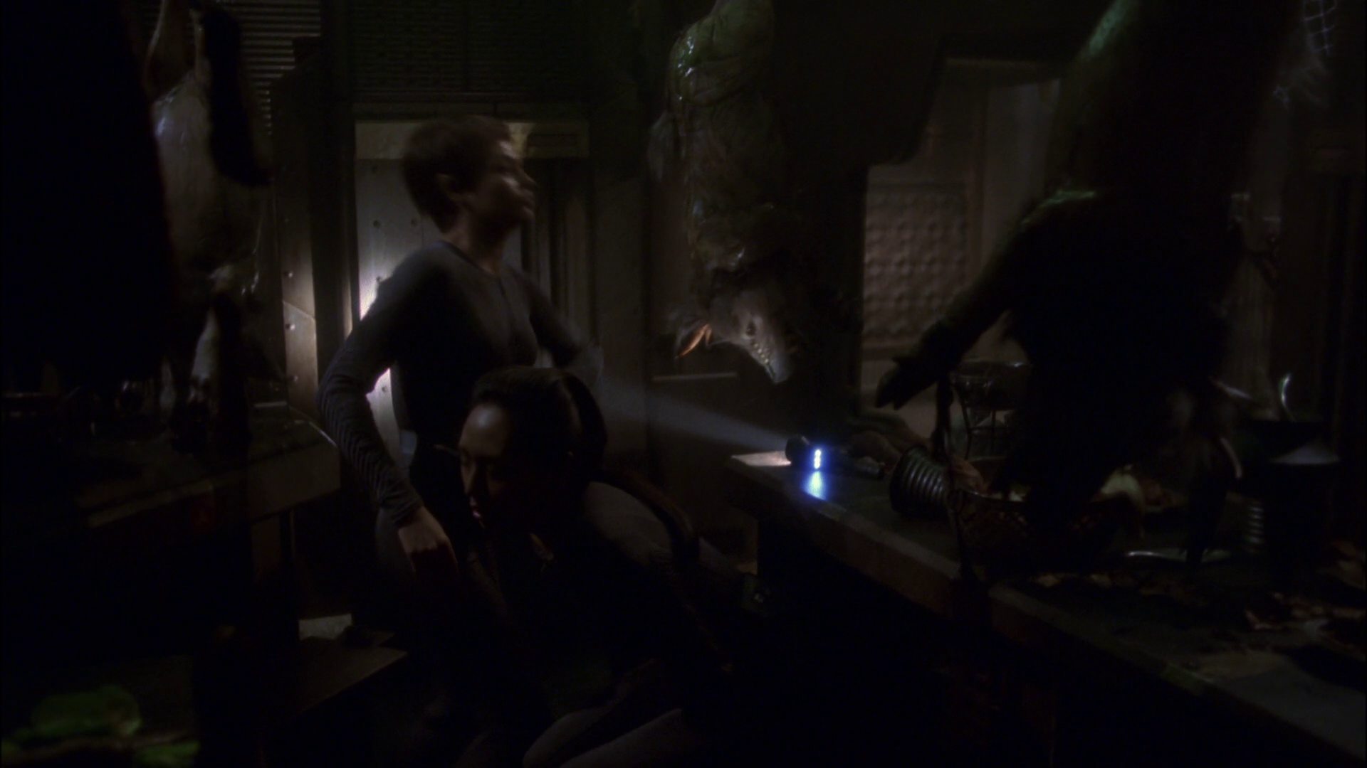 extant_StarTrek_ENT_1x14-SleepingDogs_2690.jpg