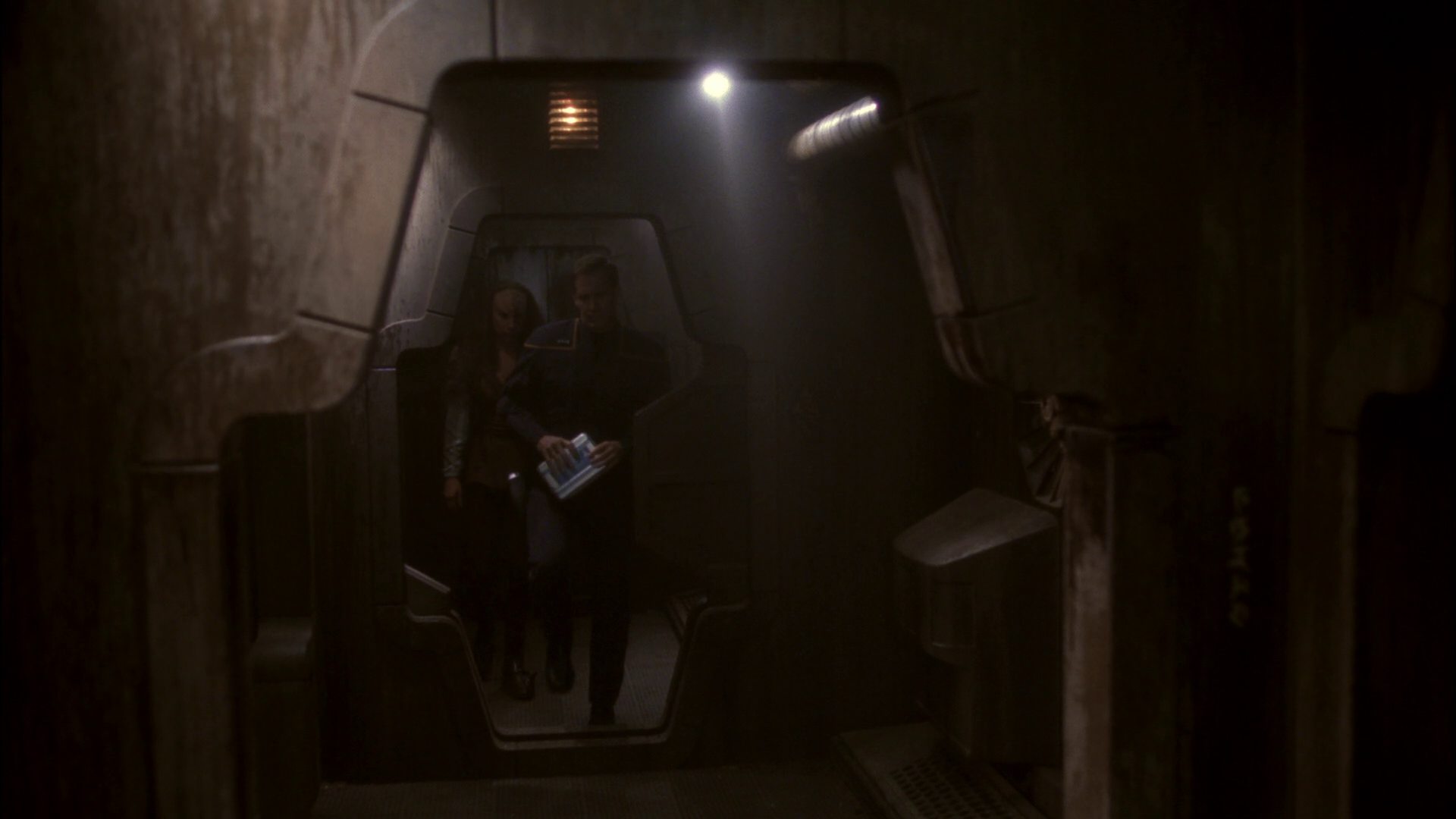 extant_StarTrek_ENT_1x14-SleepingDogs_3263.jpg