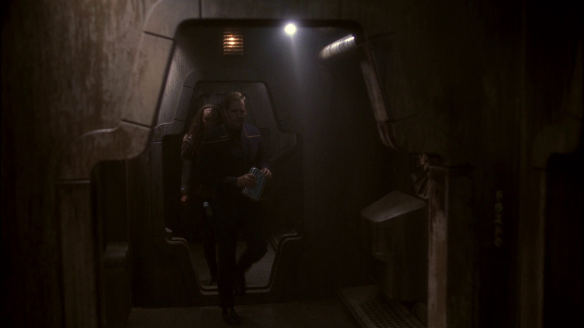 extant_StarTrek_ENT_1x14-SleepingDogs_3264.jpg