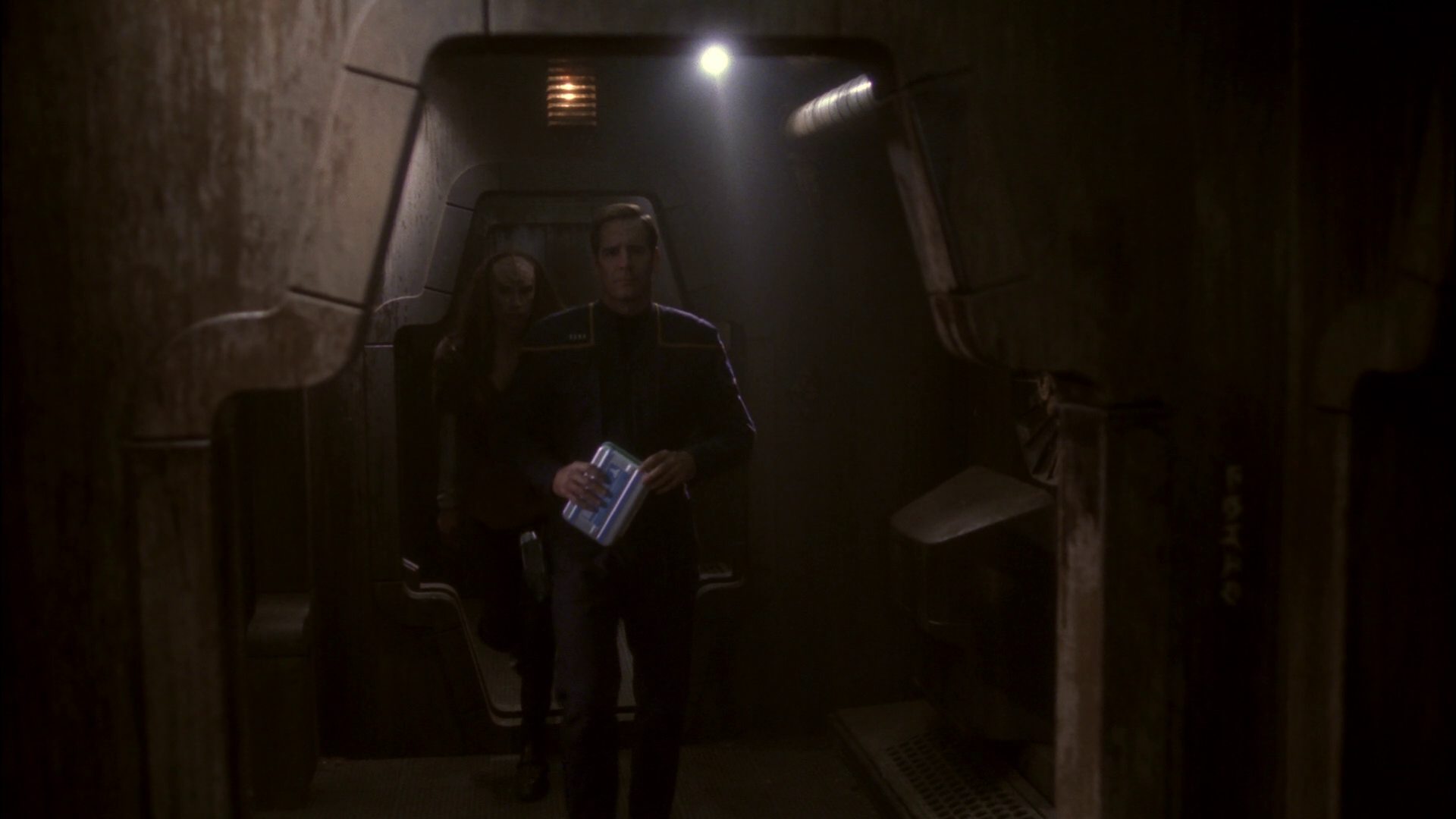 extant_StarTrek_ENT_1x14-SleepingDogs_3265.jpg