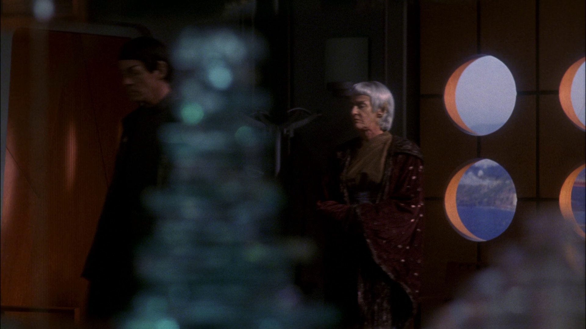 extant_StarTrek_ENT_1x15-ShadowsOfPJem_0131.jpg