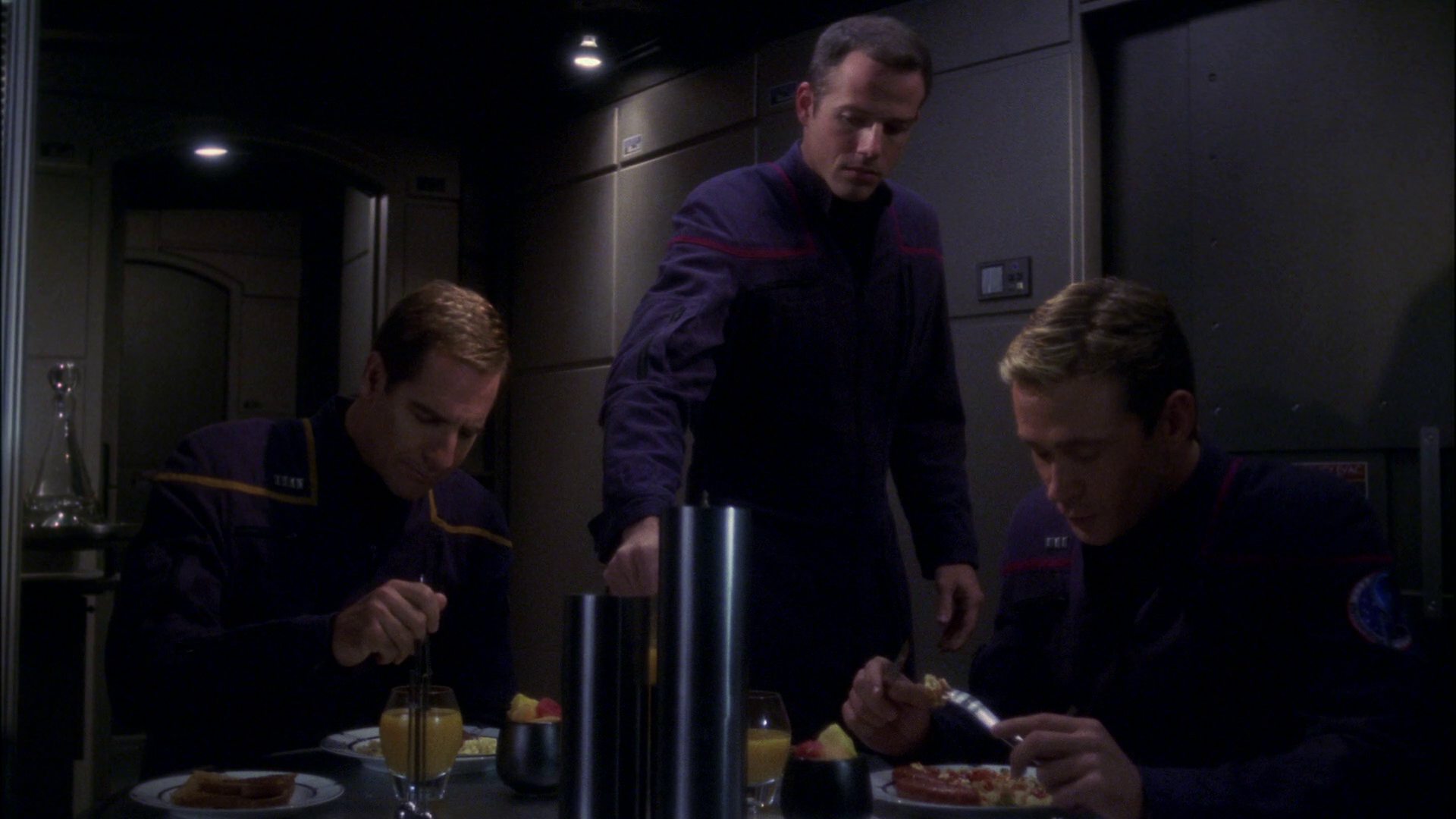 extant_StarTrek_ENT_1x15-ShadowsOfPJem_0277.jpg