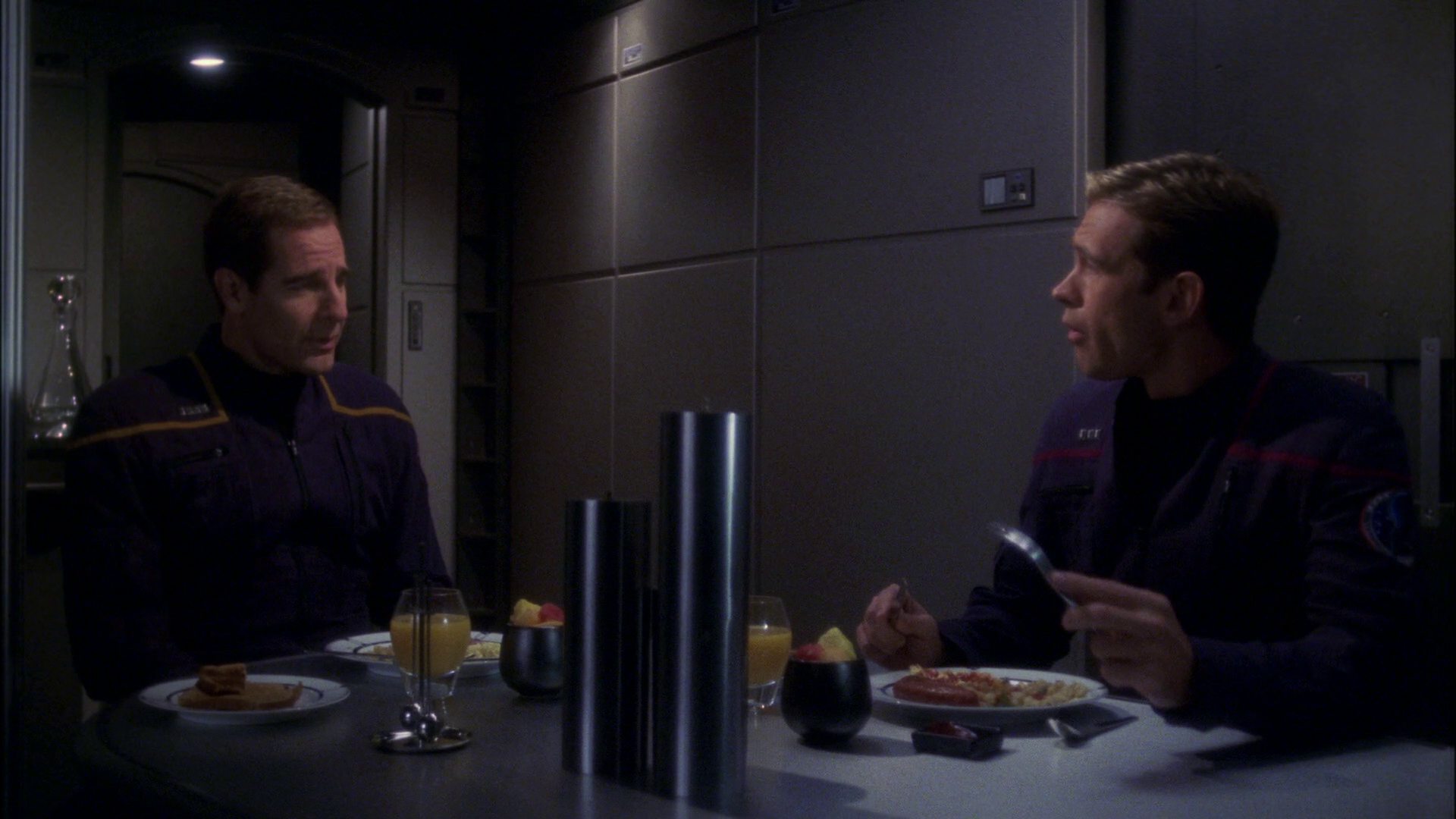 extant_StarTrek_ENT_1x15-ShadowsOfPJem_0355.jpg